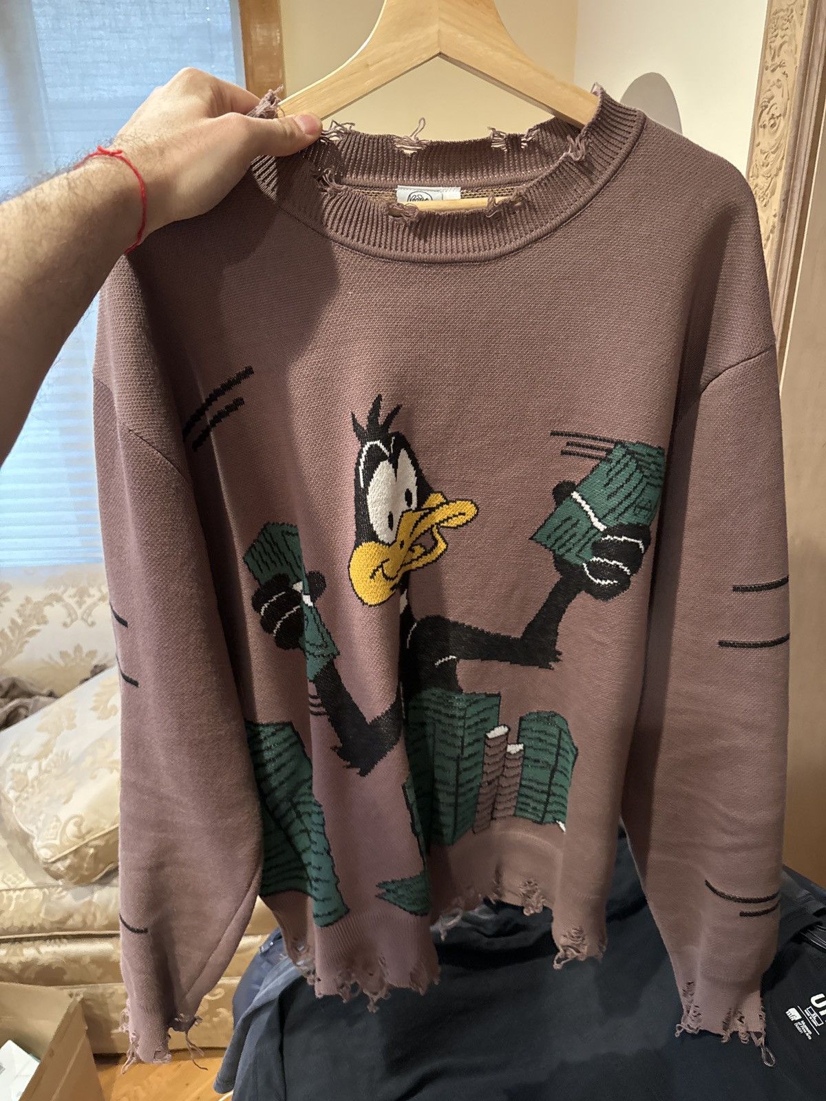 Other INTL Collective Daffy Duck Stackin Paper Sweater Size US XL / EU 56 / 4 - 1 Thumbnail