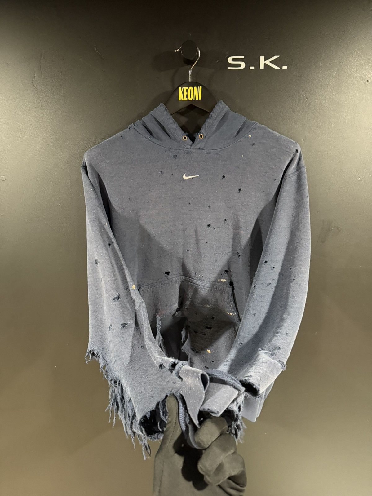 Vintage 2000s Y2K Vintage Nike Grunge Distressed Thrashed Hoodie M Size US M / EU 48-50 / 2 - 8 Thumbnail