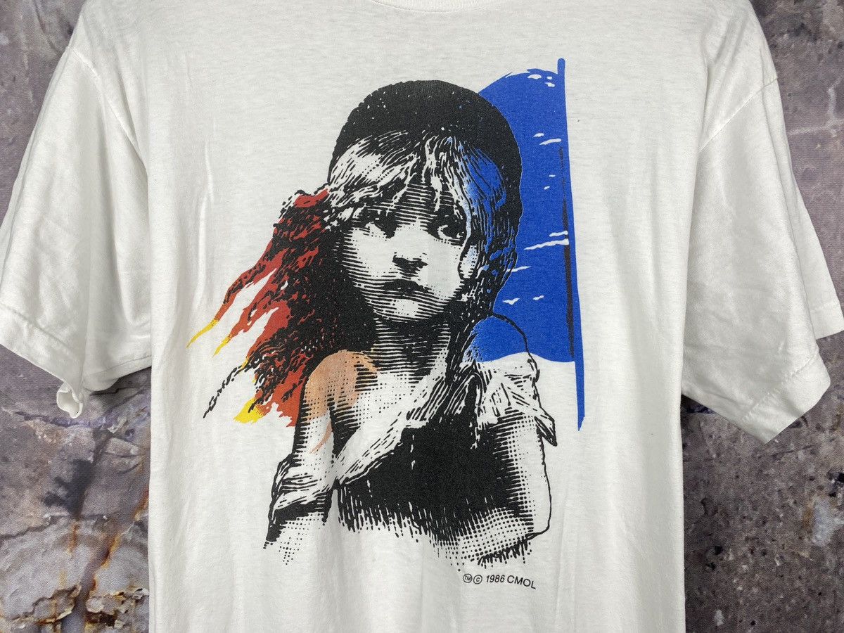 Vintage Men’s Les Miserable London 1986 Cmol T-Shirt Size Large Size US L / EU 52-54 / 3 - 4 Thumbnail