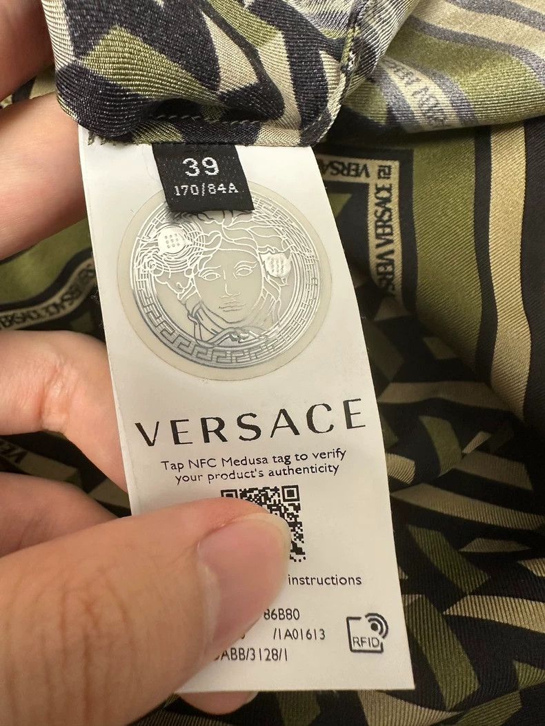 Versace Versace Mulberry silk smiling face Medusa Size US M / EU 48-50 / 2 - 3 Thumbnail