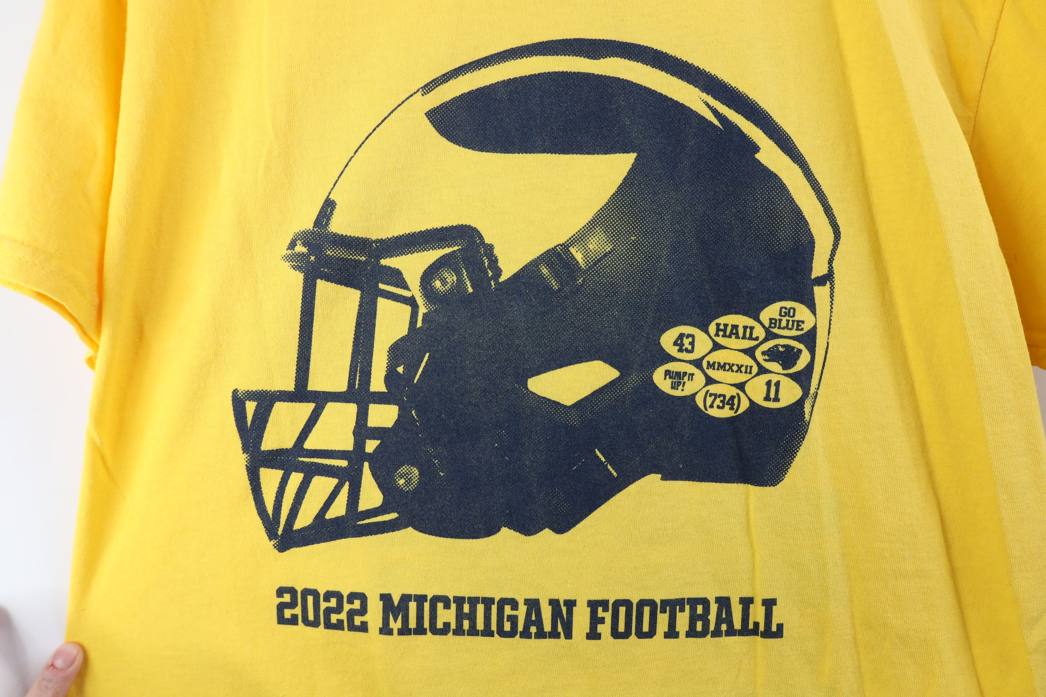 Vintage 2022 University of Michigan Football Short Sleeve T-Shirt Size US L / EU 52-54 / 3 - 4 Thumbnail
