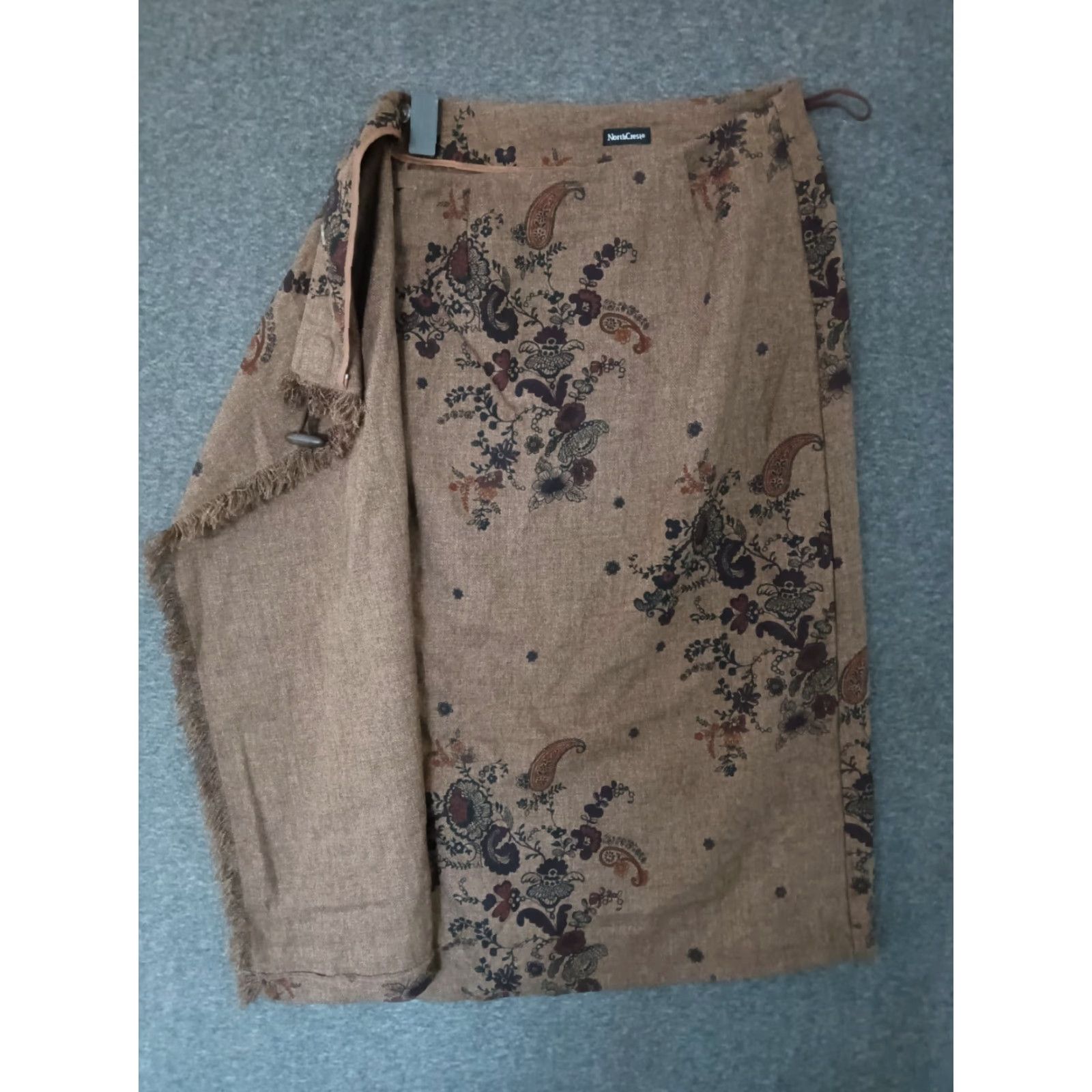 Vintage VINTAGE Northcrest Wrap Around Skirt Brown Paisley Fringed Edge Knee Length Polyester 4 Womens Bohemian Size 27" / US 4 / IT 40 - 3 Thumbnail