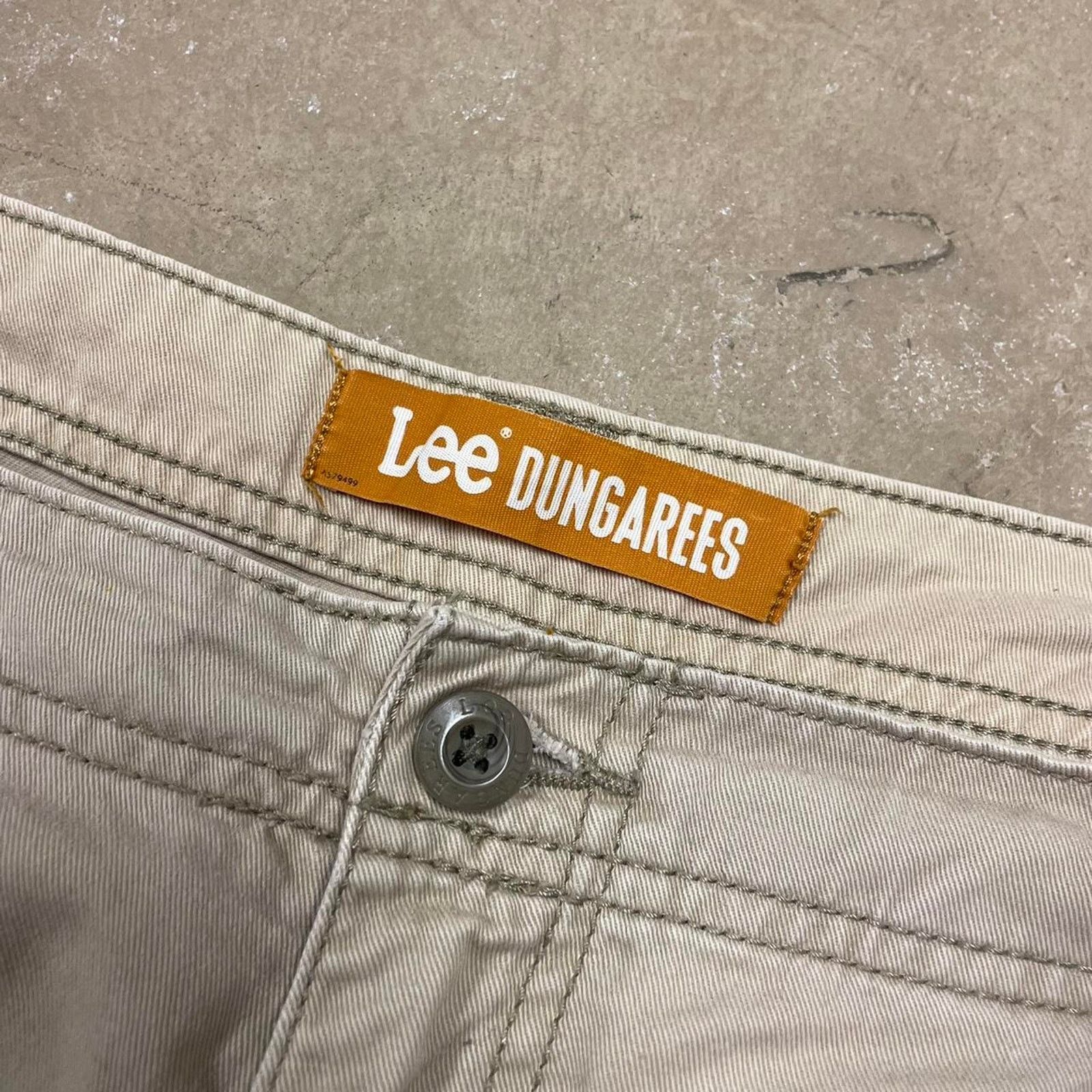 Lee Lee dungarees tan cargo shorts with multiple pockets Size US 36 / EU 52 - 2 Thumbnail
