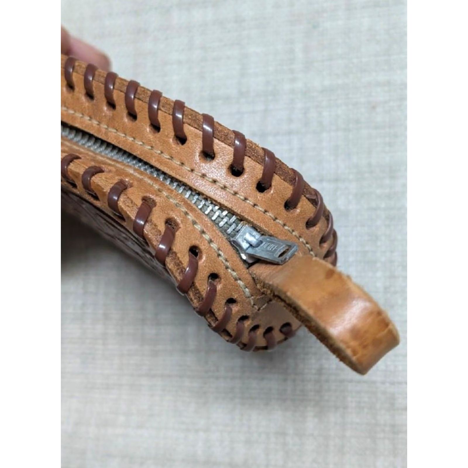 Vintage VINTAGE handcrafted leather 4" coin pouch TOOLED COWBOY WESTERN brown unisex Adults zip purse bag Size ONE SIZE - 7 Thumbnail