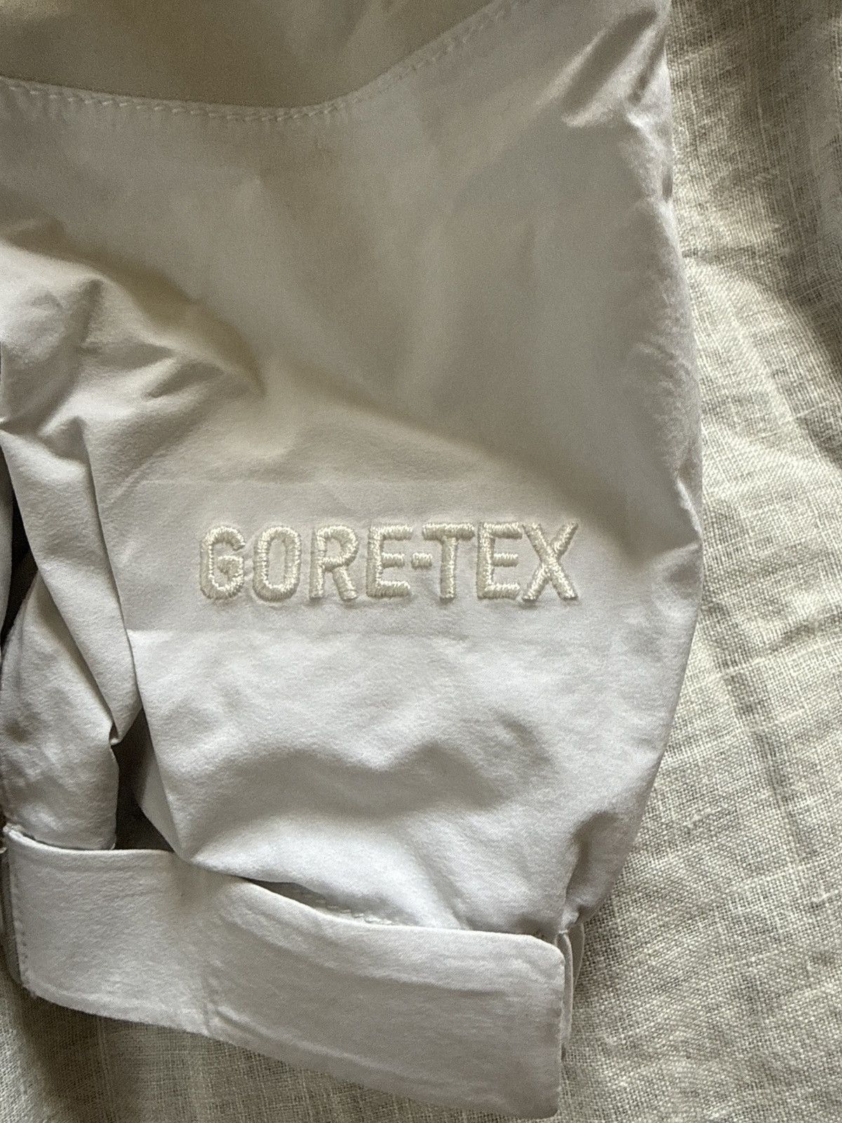 Supreme × Umbro Supreme umbreo white gore tex jacket Size US S / EU 44-46 / 1 - 4 Thumbnail