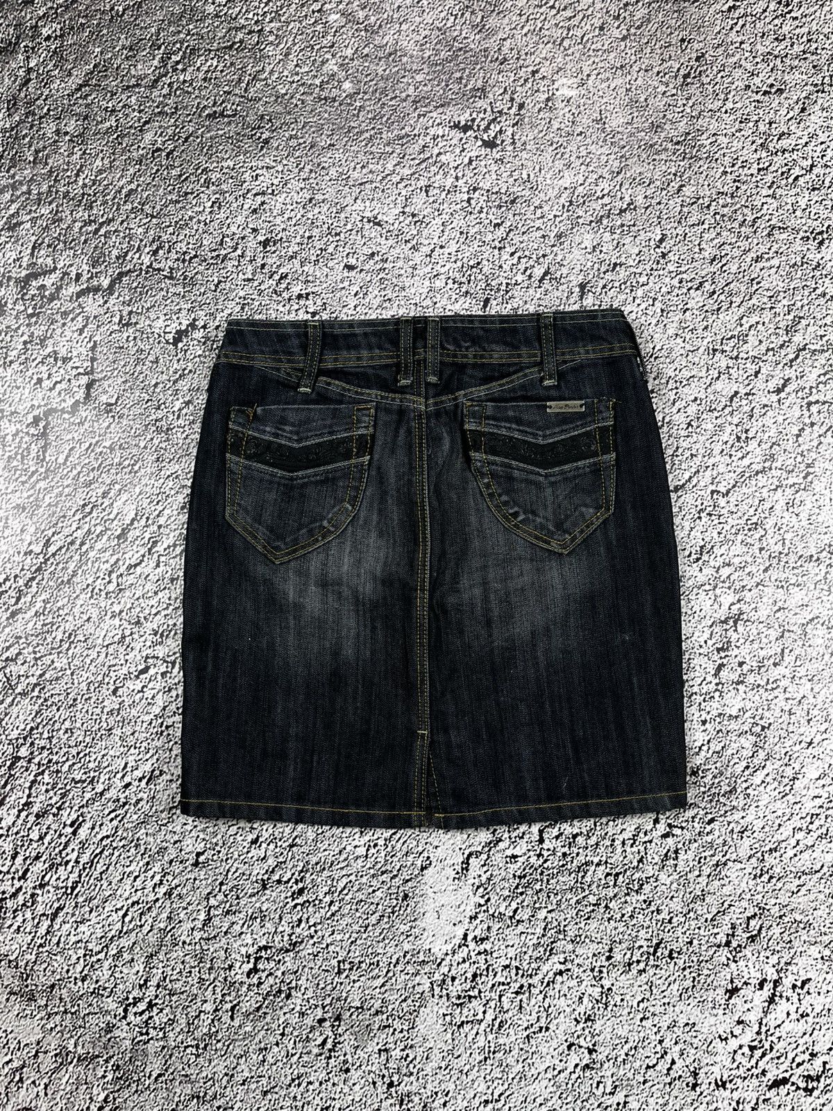 Vintage Vintage Y2K Faded Denim Low Rise Mini Skirt Juicy Style Size 28" / US 6 / IT 42 - 3 Thumbnail