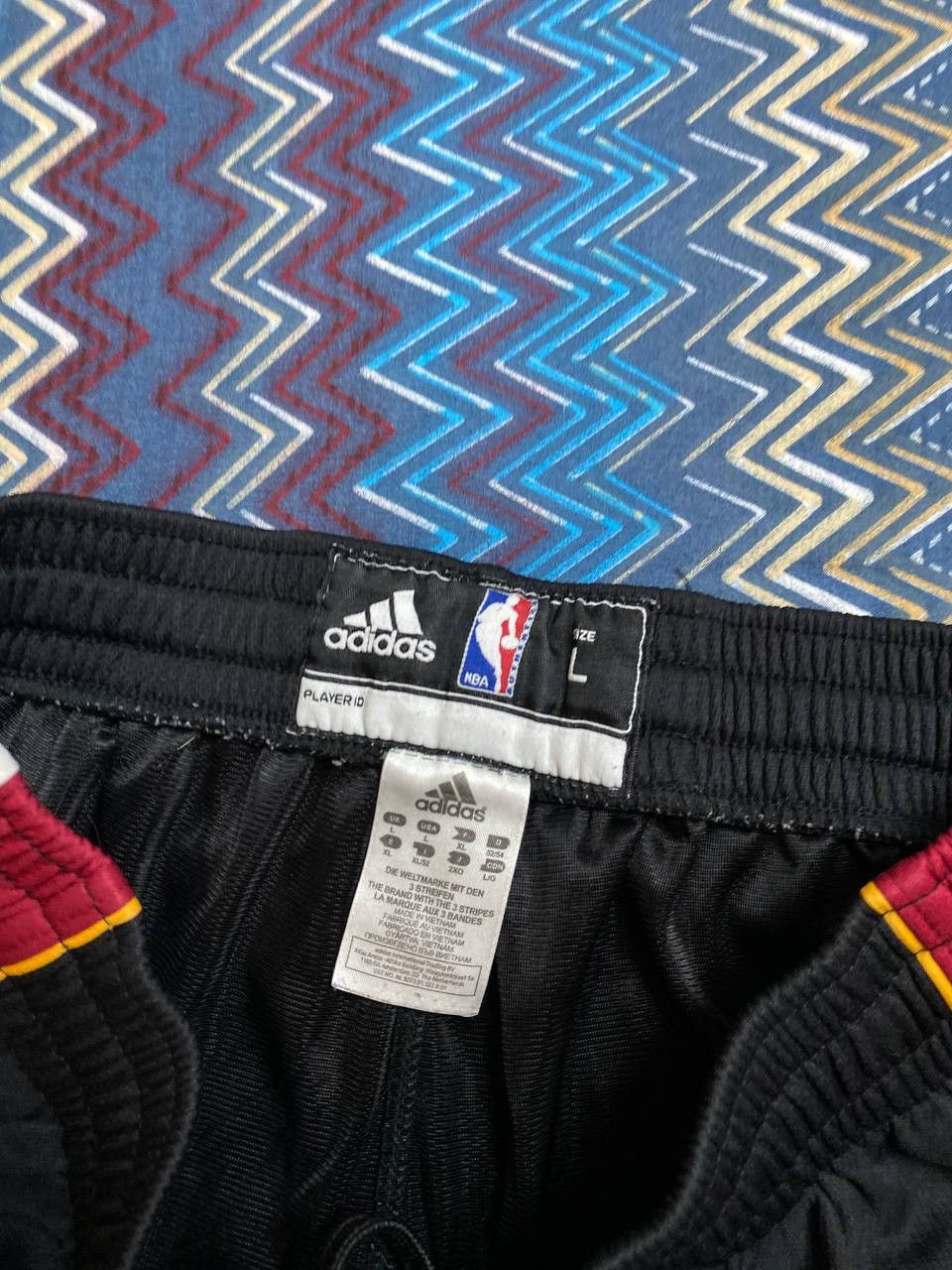 Adidas shorts logo Adidas x NBA Vintage Y2K sportwear Size US 34 / EU 50 - 2 Thumbnail