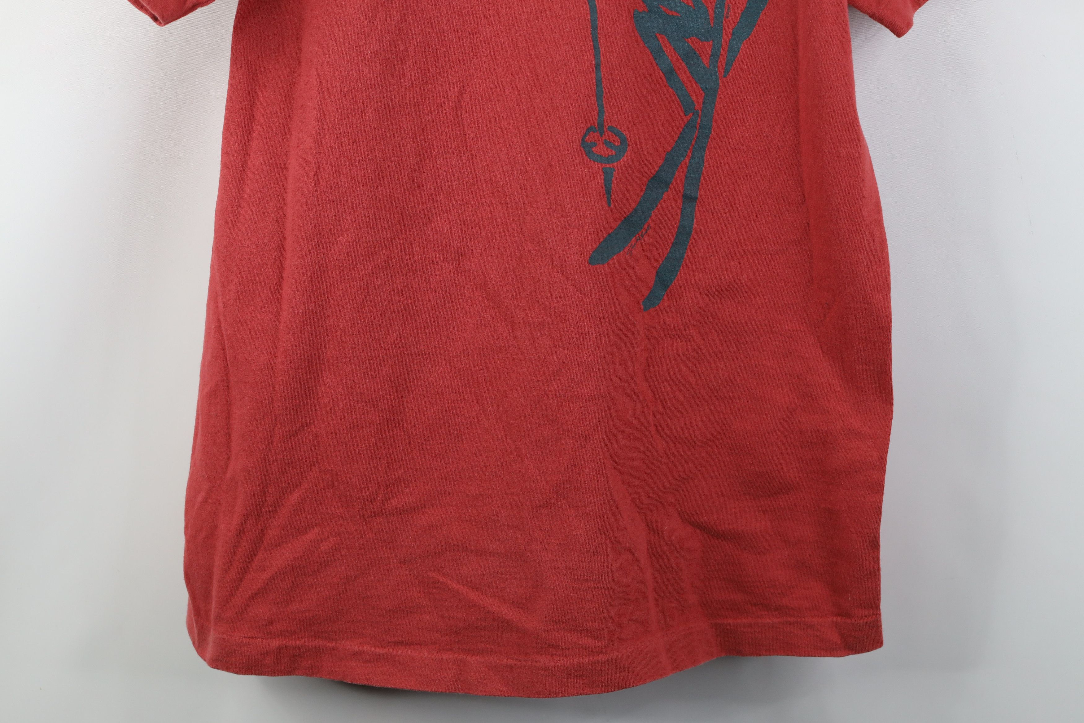 Vintage Vintage 90s Streetwear Kokopelli Aspen Skiing T-Shirt Red Size US L / EU 52-54 / 3 - 3 Thumbnail