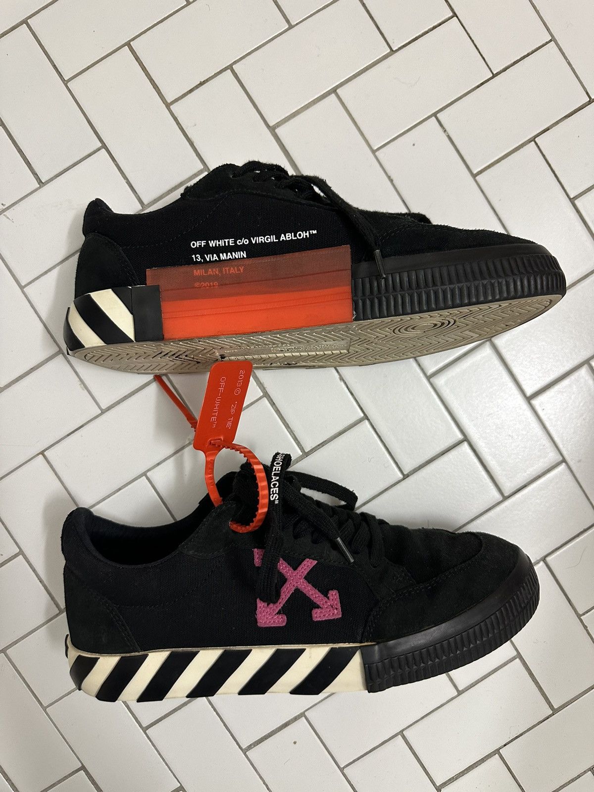 Off-White OFF-White Vulc Low Black Fuchsia Sneakers size 42 Size US 9 / EU 42 - 2 Thumbnail