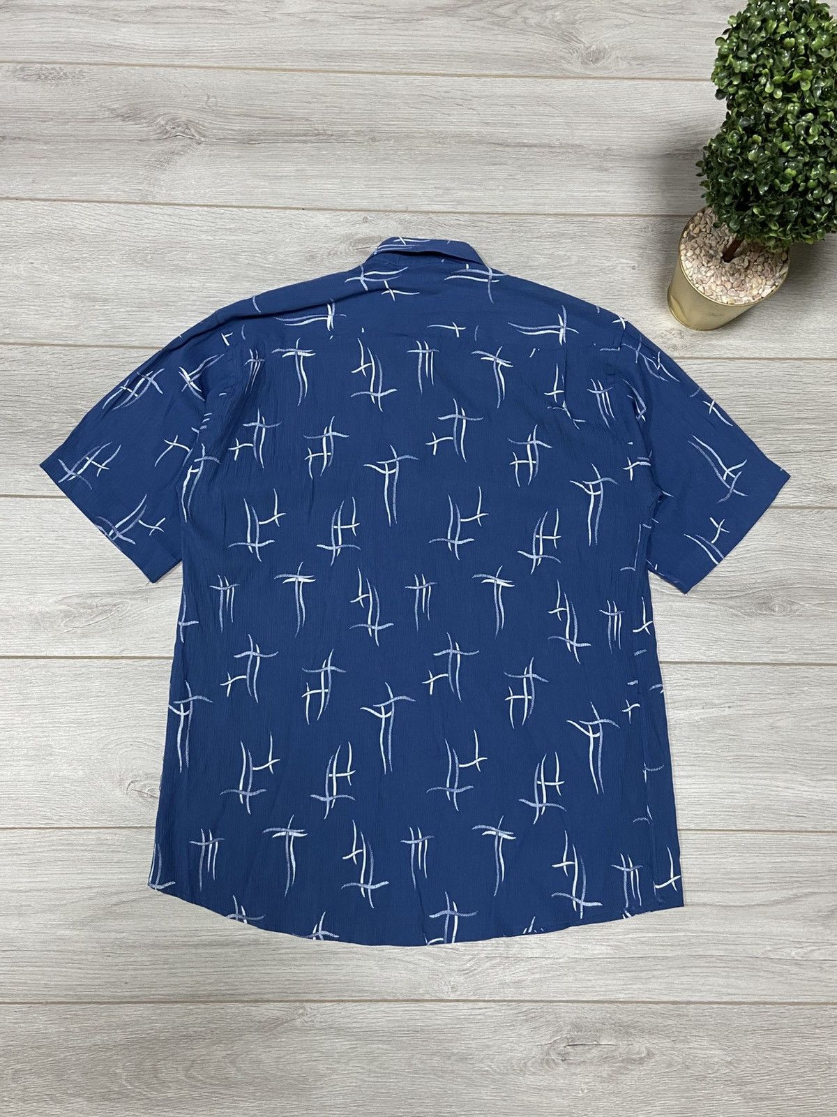 Versace Versace classic vintage waves shirt buttons Size US XL / EU 56 / 4 - 7 Thumbnail