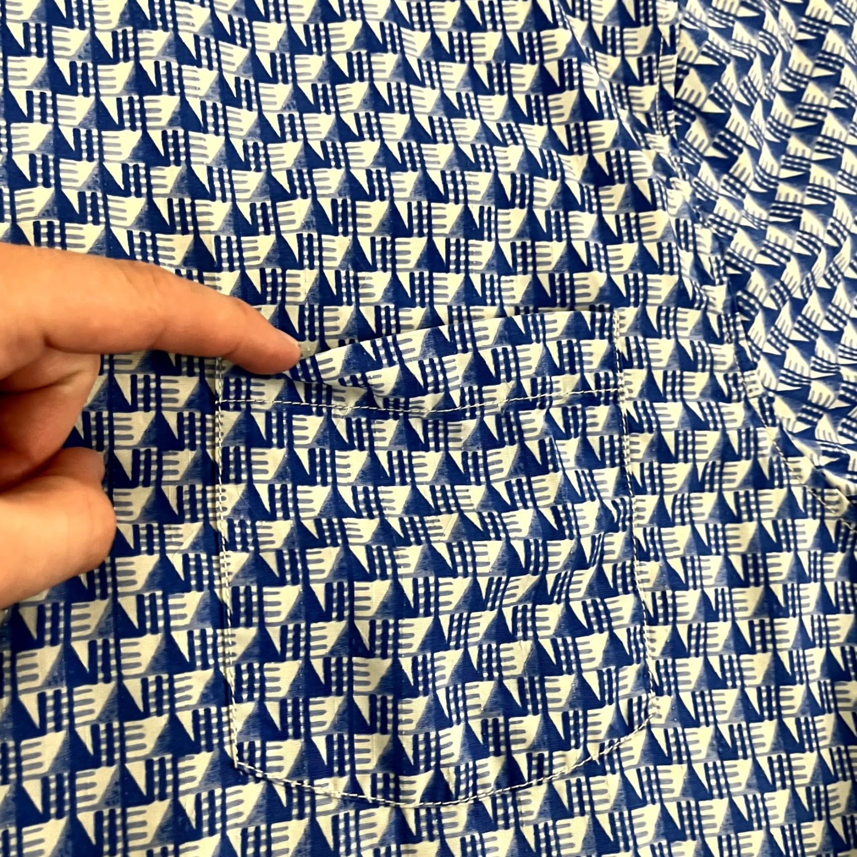 Tommy Bahama TOMMY BAHAMA Shirt Mens XL Blue Geometric 100% Silk Button Up Hawaiian Cap Sleeve Outdoor Casual Workwear Size US XL / EU 56 / 4 - 6 Thumbnail