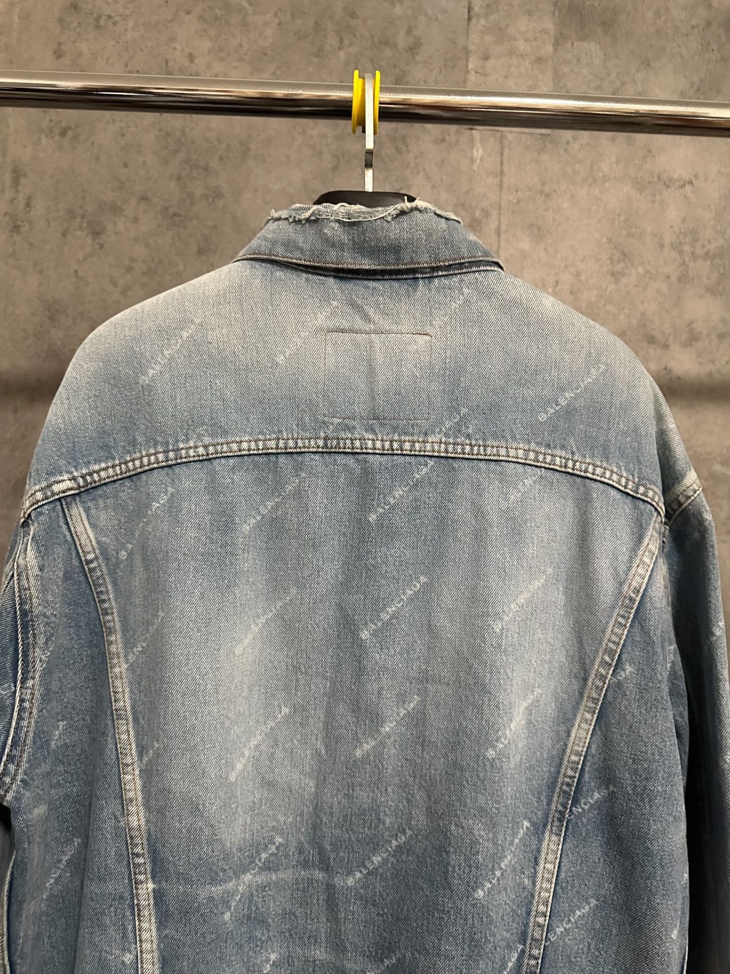 Balenciaga Balenciaga Washed Blue Distressed Denim Jacket Size US M / EU 48-50 / 2 - 5 Thumbnail