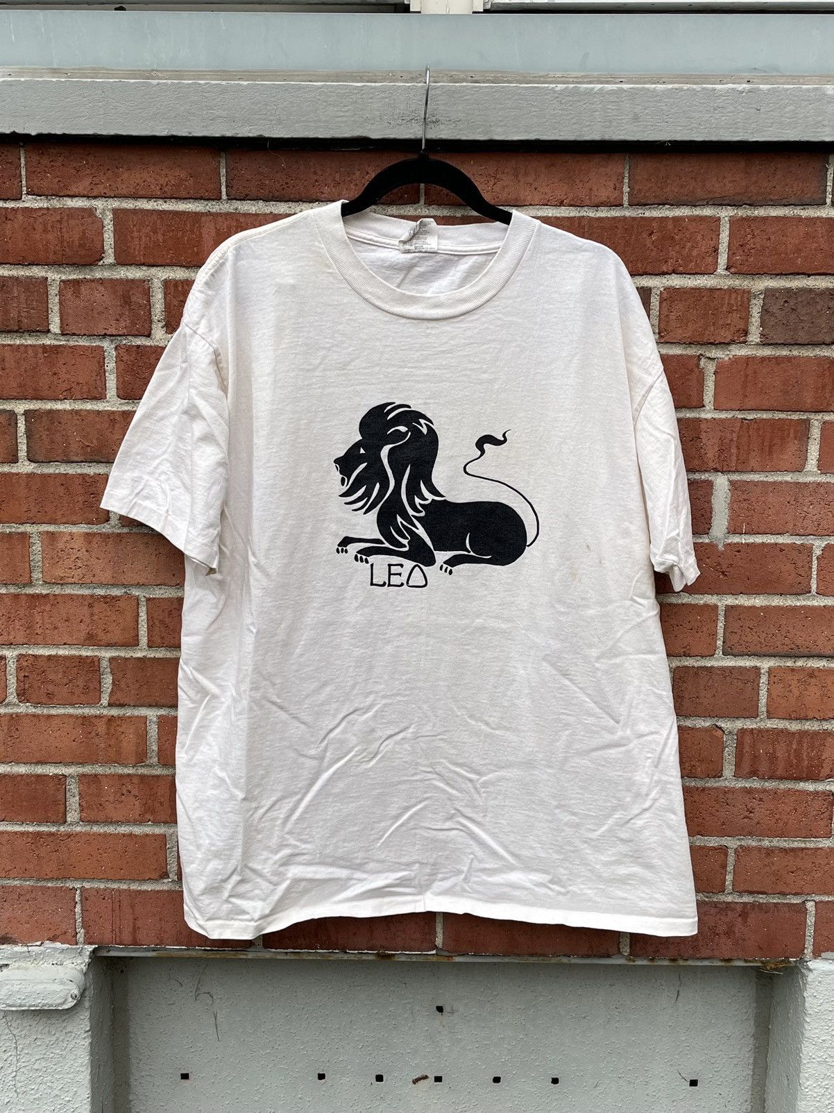 Vintage Vintage 90s Oneita Leo Zodiac Sign T Shirt Size US XL / EU 56 / 4 - 1 Thumbnail
