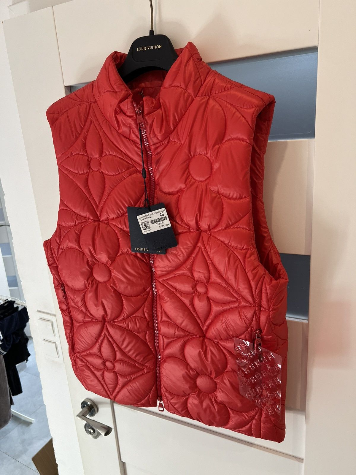 Louis Vuitton Louis Vuitton Padded Flower Gilet SS22 Size US M / EU 48-50 / 2 - 5 Thumbnail
