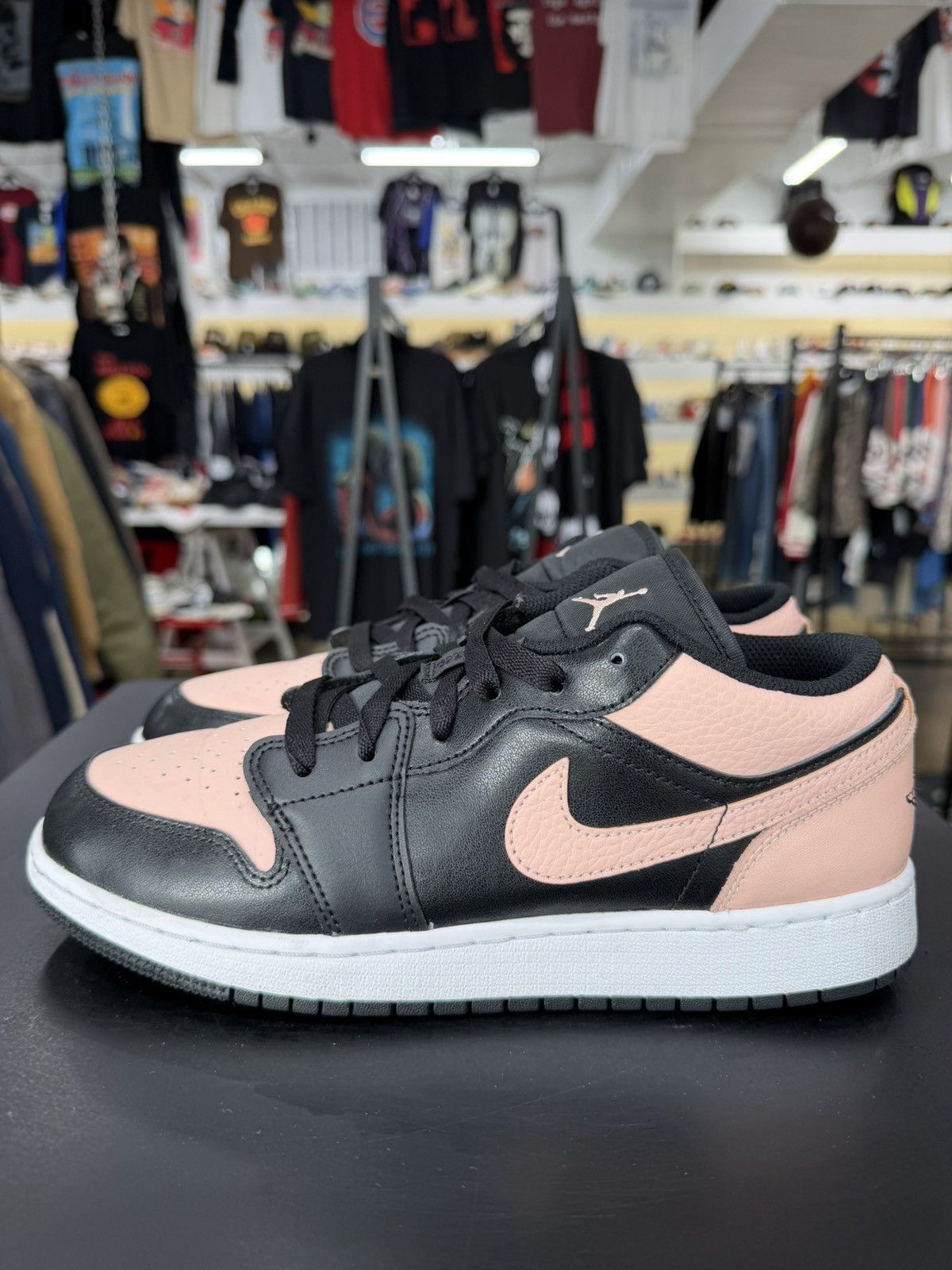 Jordan Brand Air Jordan 1 Low Crimson Tint Size 7Y (2021) Size US 7 / EU 40 - 7 Thumbnail