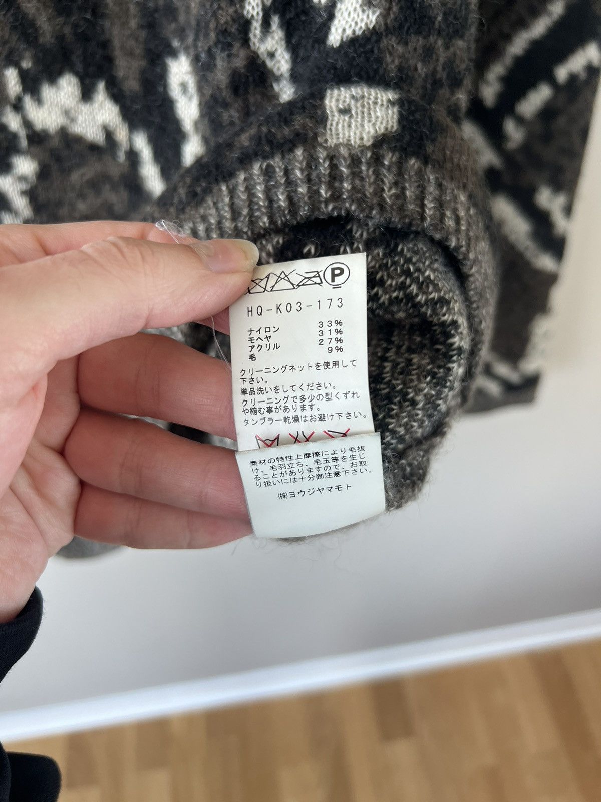 Yohji Yamamoto AW13 Snake-Effect V-Neck Sweater Size US L / EU 52-54 / 3 - 7 Thumbnail
