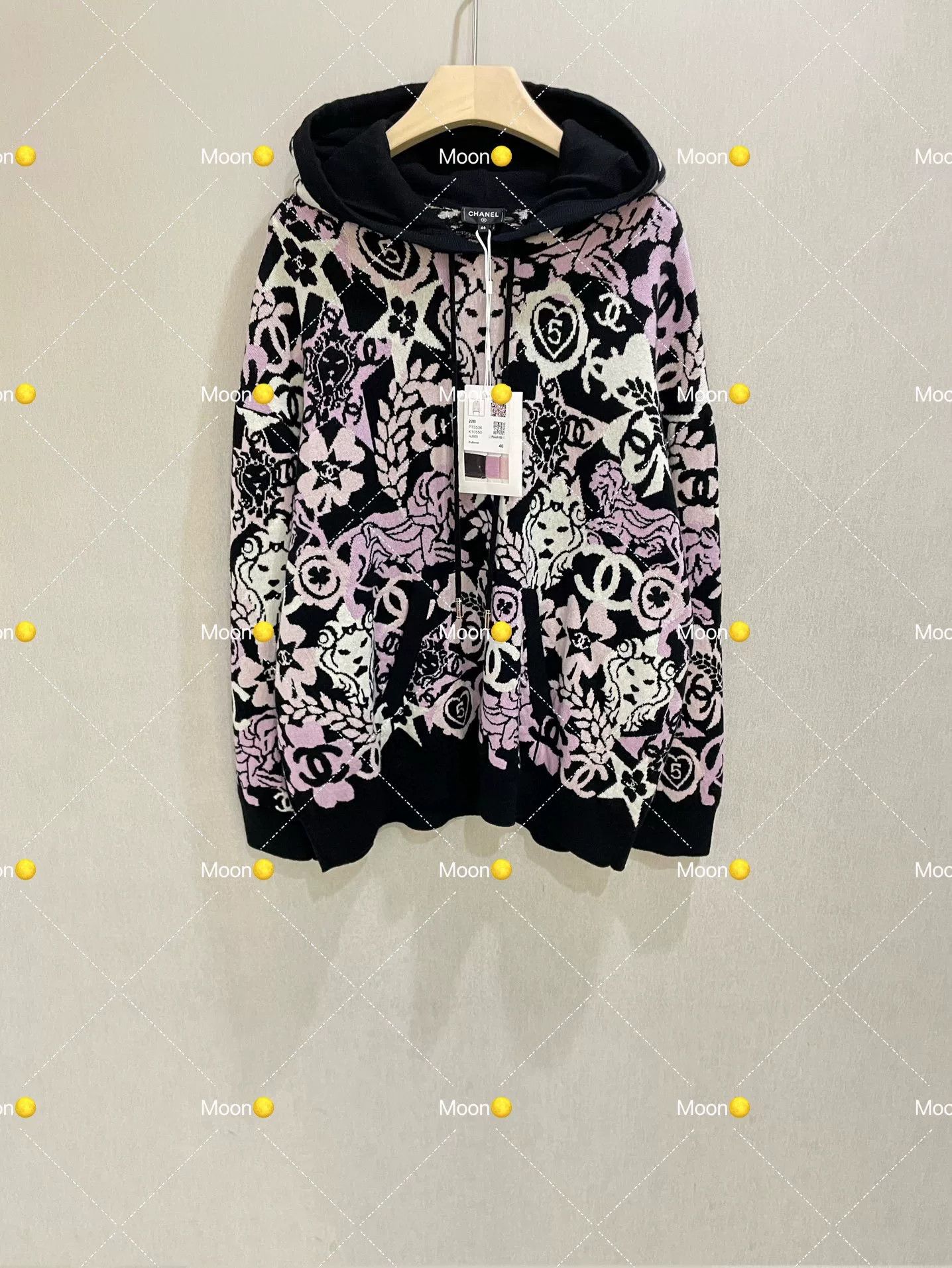 Chanel classy hooded knitwear with iconic patterns Size US XXL / EU 58 / 5 - 1 Thumbnail