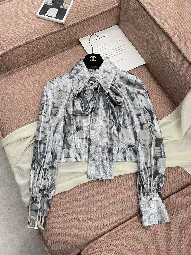 Chanel Chanel Lafayette cat-style silk shirt with long sleeves Size XS / US 0-2 / IT 36-38 - 1 Thumbnail