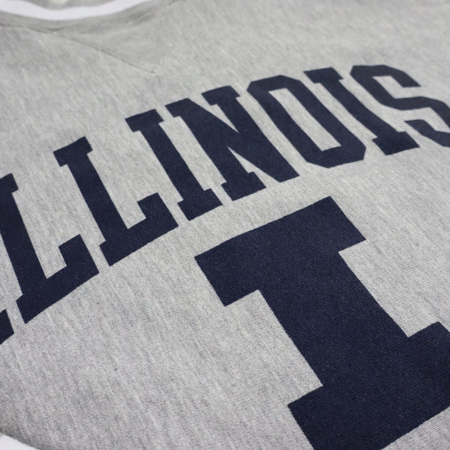 Champion VINTAGE Champion Illinois Sweatshirt Mens 2XL Gray Heavyweight Pullover Crewneck Graphic Print Illini 90s 80s Sweatshirt Size US XXL / EU 58 / 5 - 4 Thumbnail