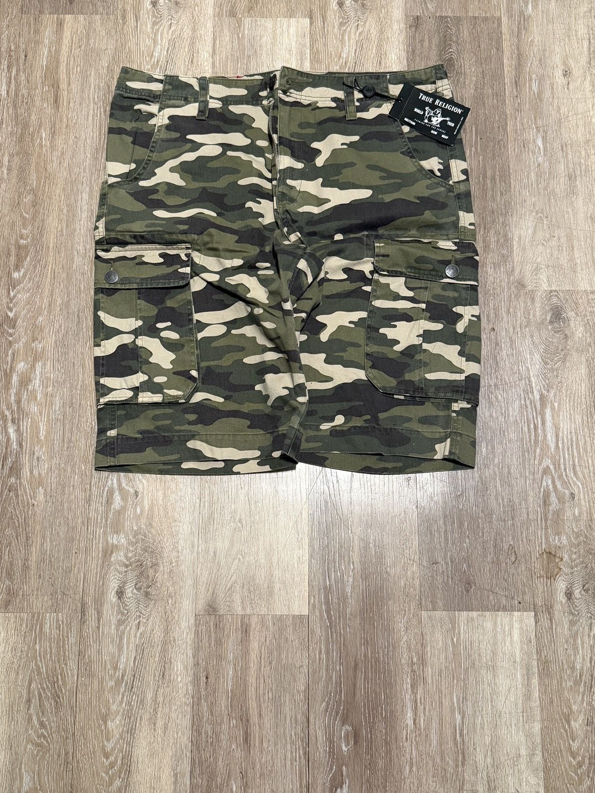 True Religion True Religion Camo Cargo Shorts Size US 36 / EU 52 - 1 Thumbnail