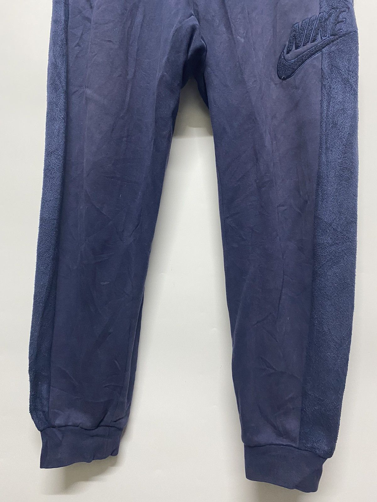 Nike Nike Jogger Pants Sportswear Embossed Logo Training Size US 30 / EU 46 - 4 Thumbnail