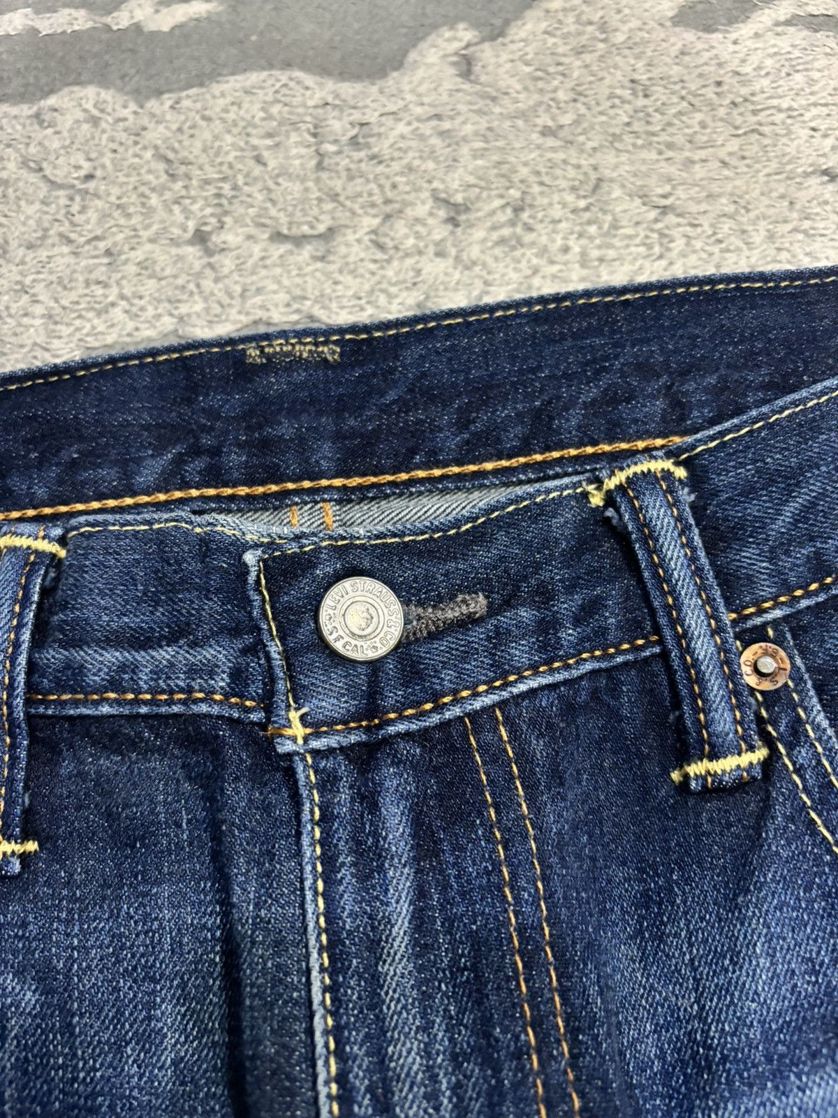 Levi's × Undercover Vintage Levis 502 Blue Faded Distressed Denim Jean Size US 33 - 11 Thumbnail