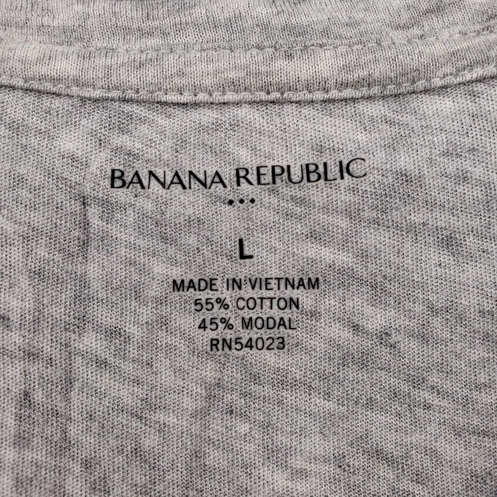 Banana Republic Banana Republic T Shirt Womens L Gray Short Sleeve Crew Neck Love Is The Answer Size L / US 10 / IT 46 - 6 Thumbnail