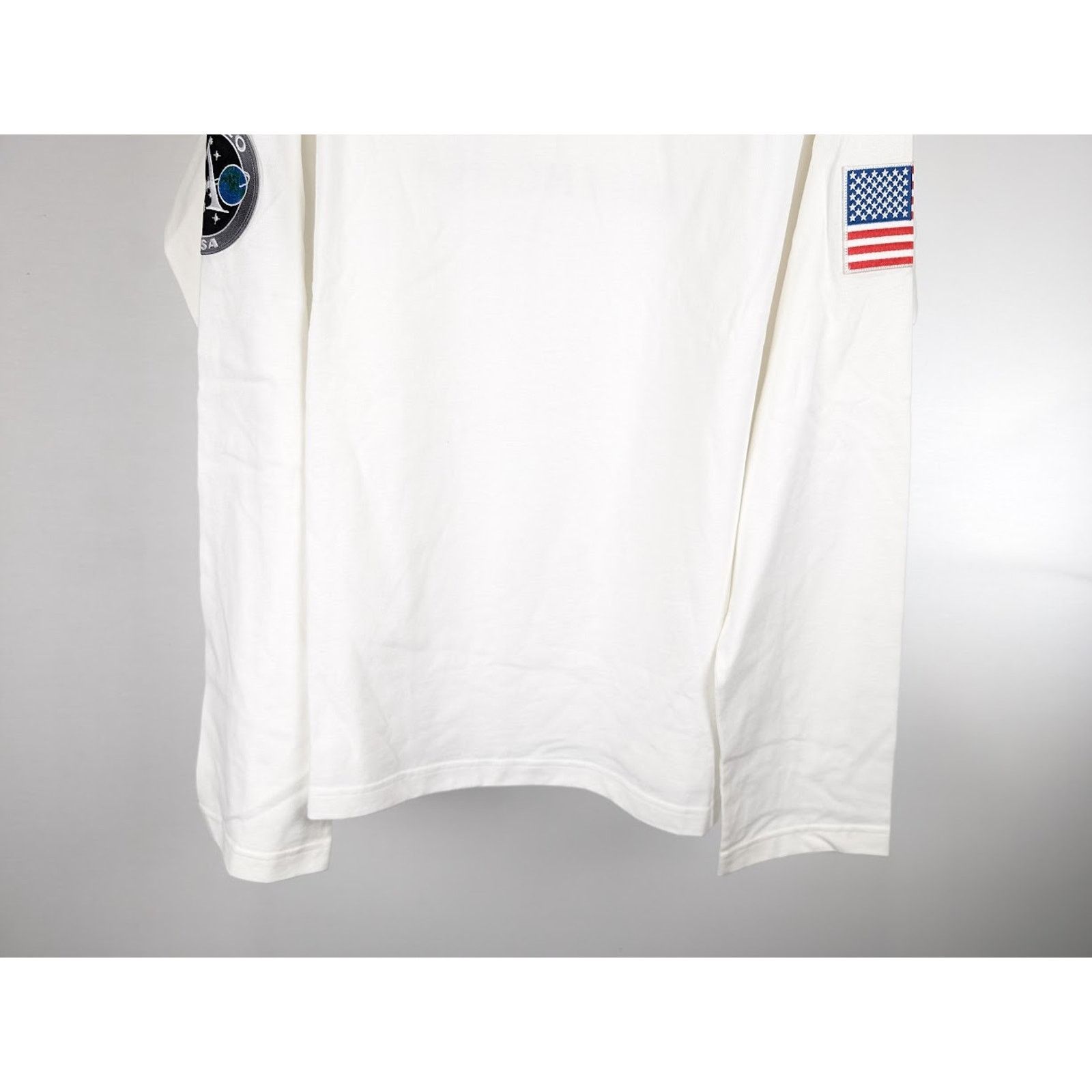 Balenciaga o1rshd1 Long Sleeve T-Shirt in White Size US XL / EU 56 / 4 - 8 Thumbnail