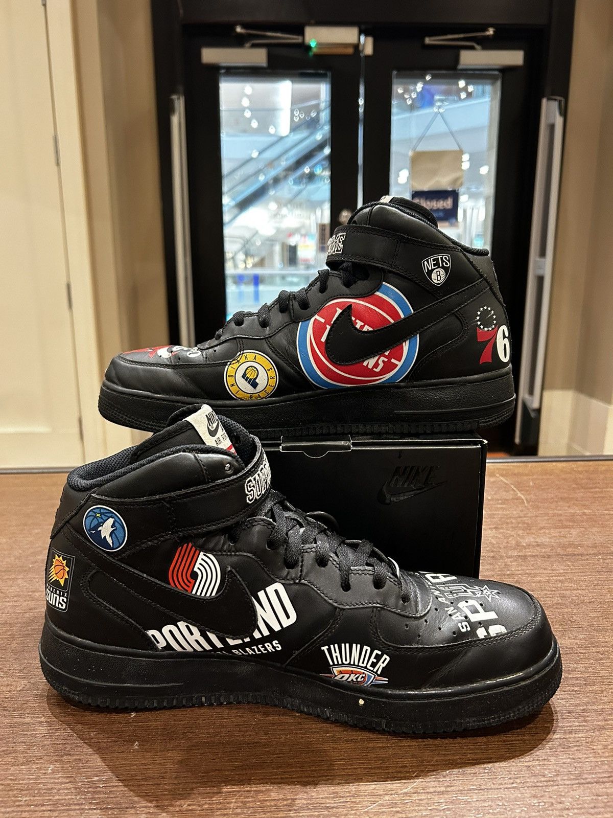 NIKE NBA Supreme Air Force 1 Mid ブラック Nike Air Force 1 Mid Supreme NBA Black メンズ - AQ8017-001 - JP