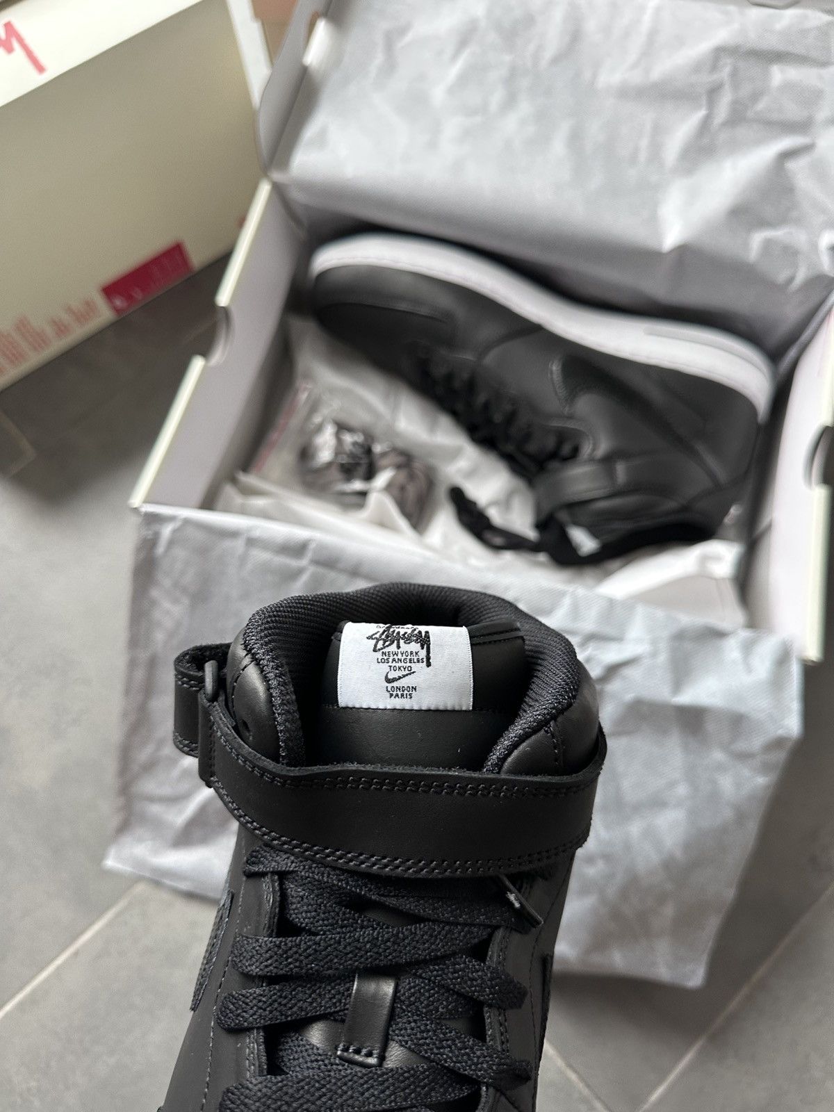 Nike × Stussy Stussy x Nike Air Force 1 ‘07 Mid Black Snakeskin DJ7840-001 Size US 13 / EU 46 - 10 Thumbnail