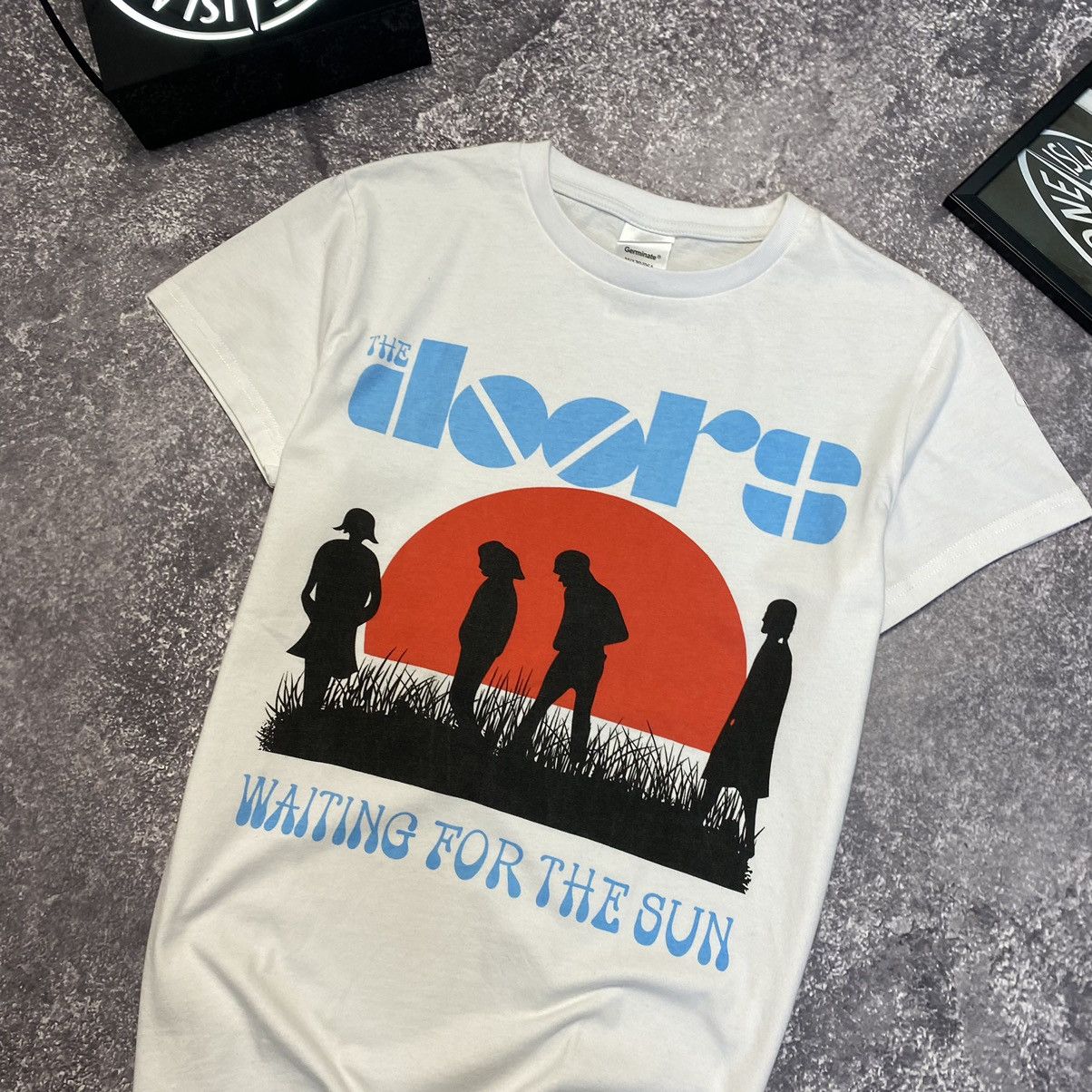 Band Tees Vintage The Doors Waiting for the sun Big Logo rock band tee Size US M / EU 48-50 / 2 - 2 Thumbnail