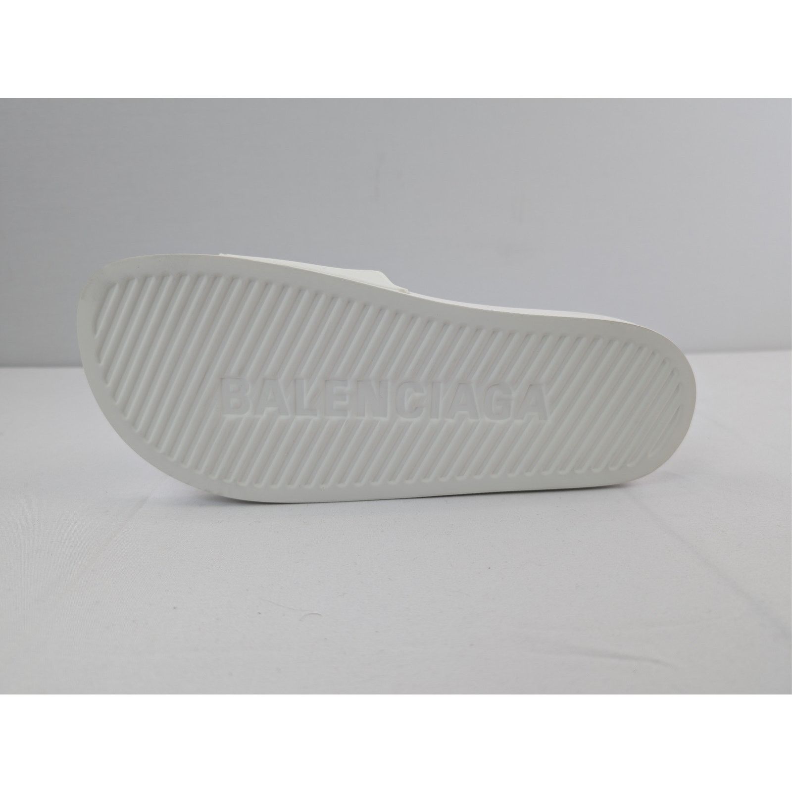 Balenciaga o1rshd1 Pool Slides Rubber Logo Slippers in White/Black Size US 8 / EU 41 - 12 Thumbnail