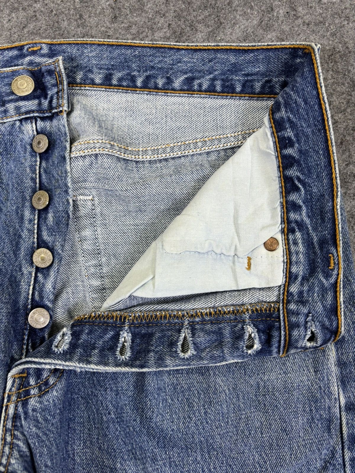 Levi's Vintage Levis 501 Original Cut Medium Wash Denim F966 Size US 31 - 8 Thumbnail