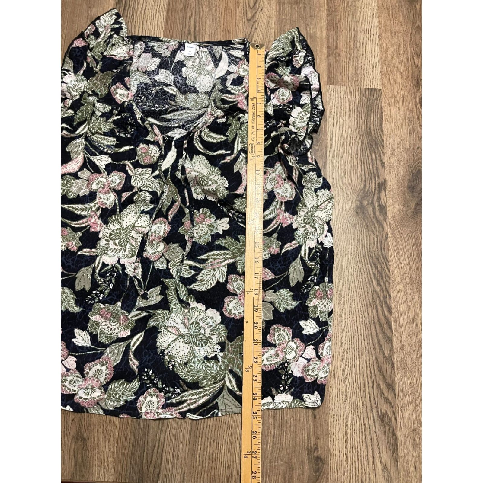 Old Navy Old Navy Shirt Women's M Black Pink Green Floral V-neck T-Shirt Casual Shirts Colorful 90s? No, ignore 90s. Size M / US 6-8 / IT 42-44 - 6 Thumbnail