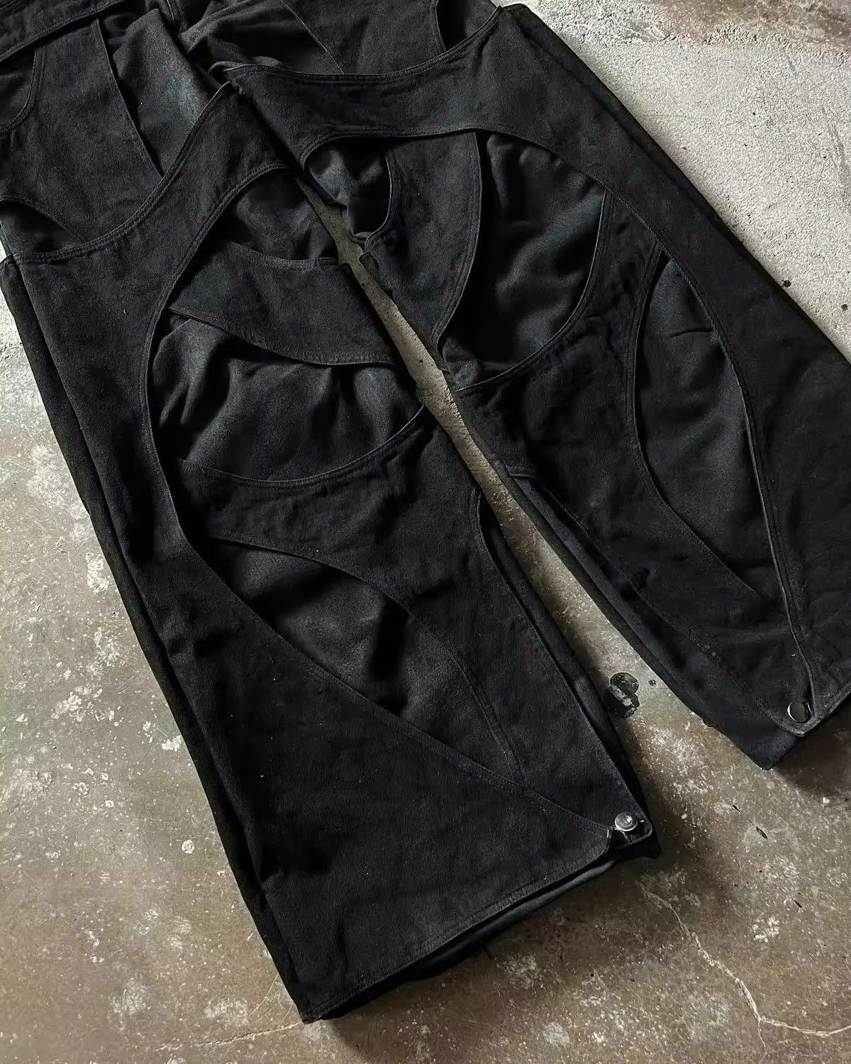 Japanese Brand × Jean Men Floor Mopping Hollow Design Jeans Size US 33 - 7 Thumbnail