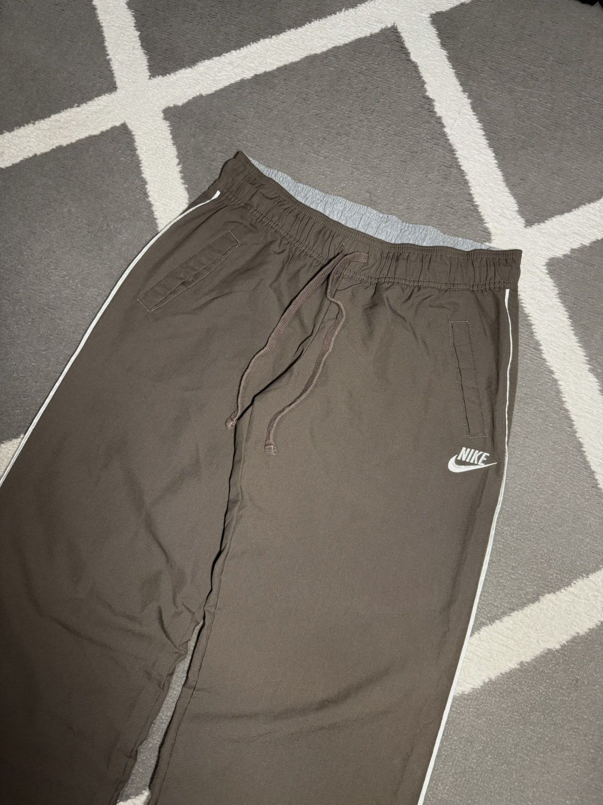 Nike × Vintage Vintage 00’s Y2K Nike Swoosh Loose Fit Sweatpants Brown Size 26" / US 2 / IT 38 - 7 Thumbnail
