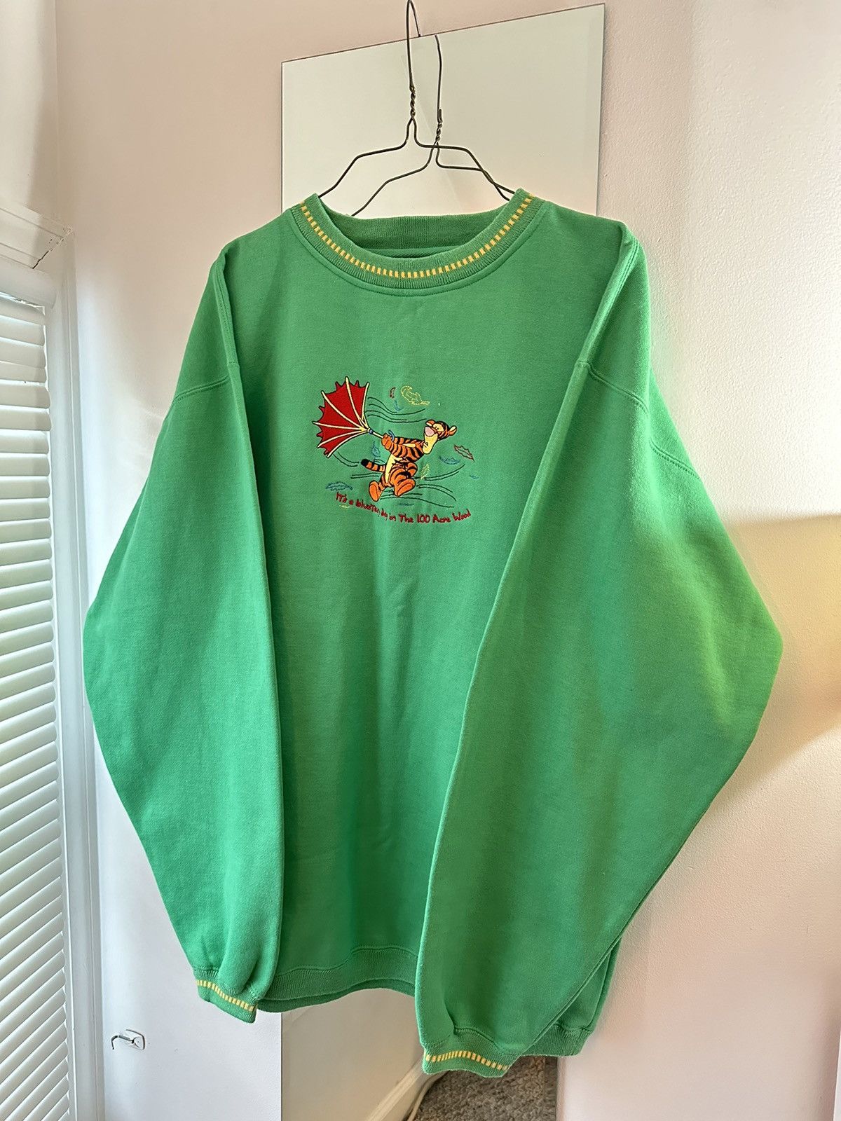 Disney NEW Vintage Winnie The Pooh Tigger Embroidered Sweatshirt Size US L / EU 52-54 / 3 - 1 Thumbnail