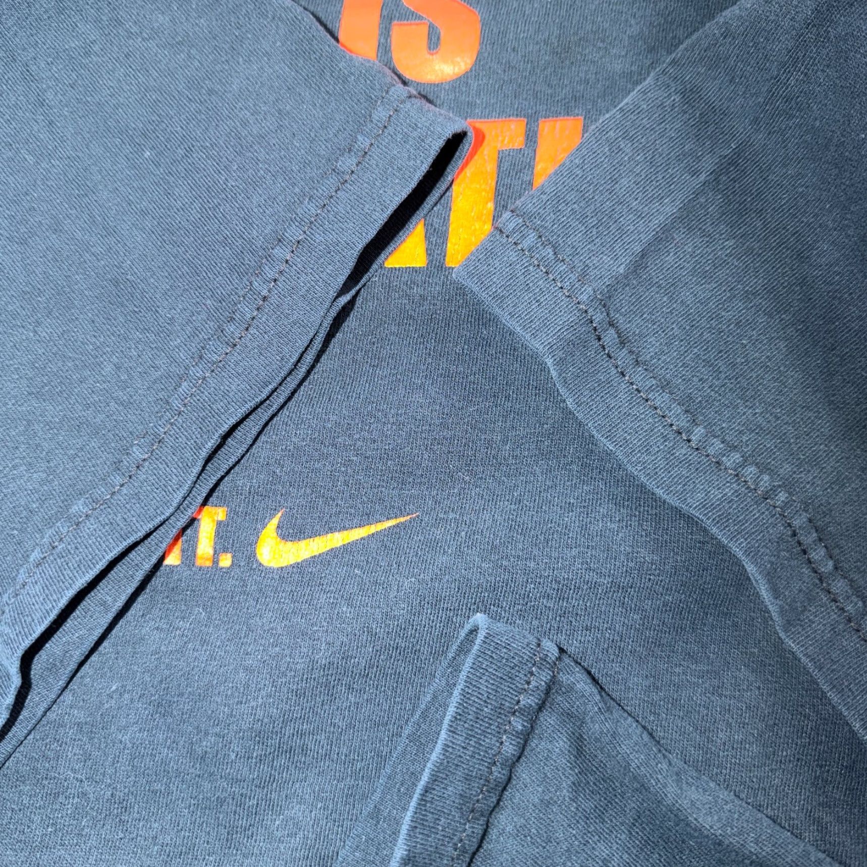 Nike VINTAGE Nike Beavers T Shirt Black 2XL Center Swoosh Double-Sided Oregon College Nike Shirt Men 70s 80s Graphic Tee Size US XXL / EU 58 / 5 - 4 Thumbnail