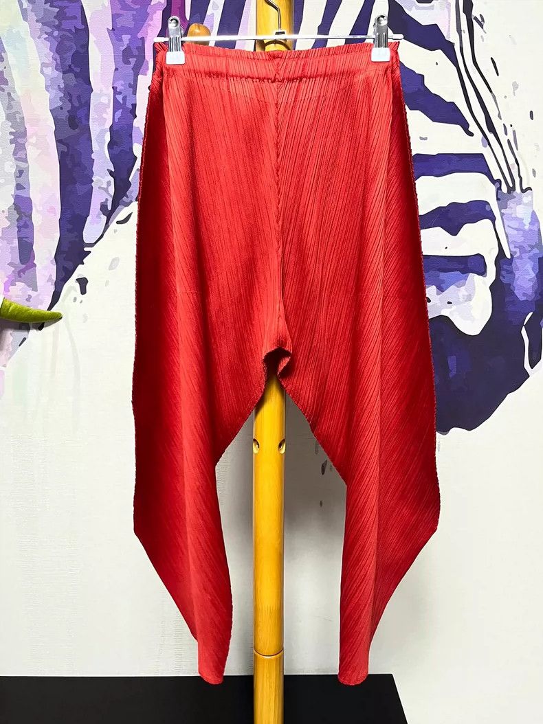 Issey Miyake Issey Miyake size:2 Orange-red pleated trousers Size 22" - 2 Thumbnail