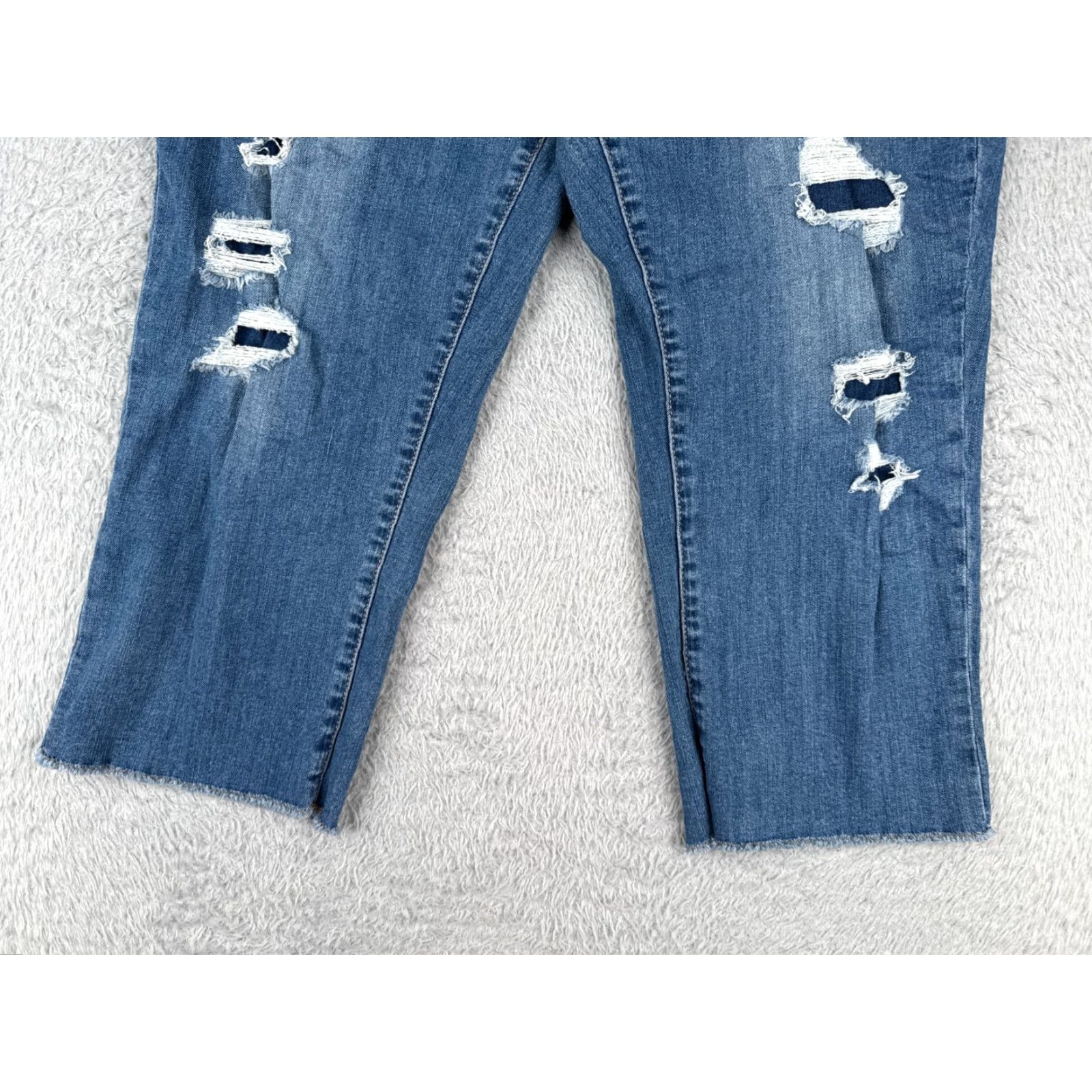 Vintage Maurices Jeans Womens 16W Capri Blue Denim Distressed Raw Hem Cotton 36x23 Size 38" / US 16 / IT 52 - 2 Thumbnail