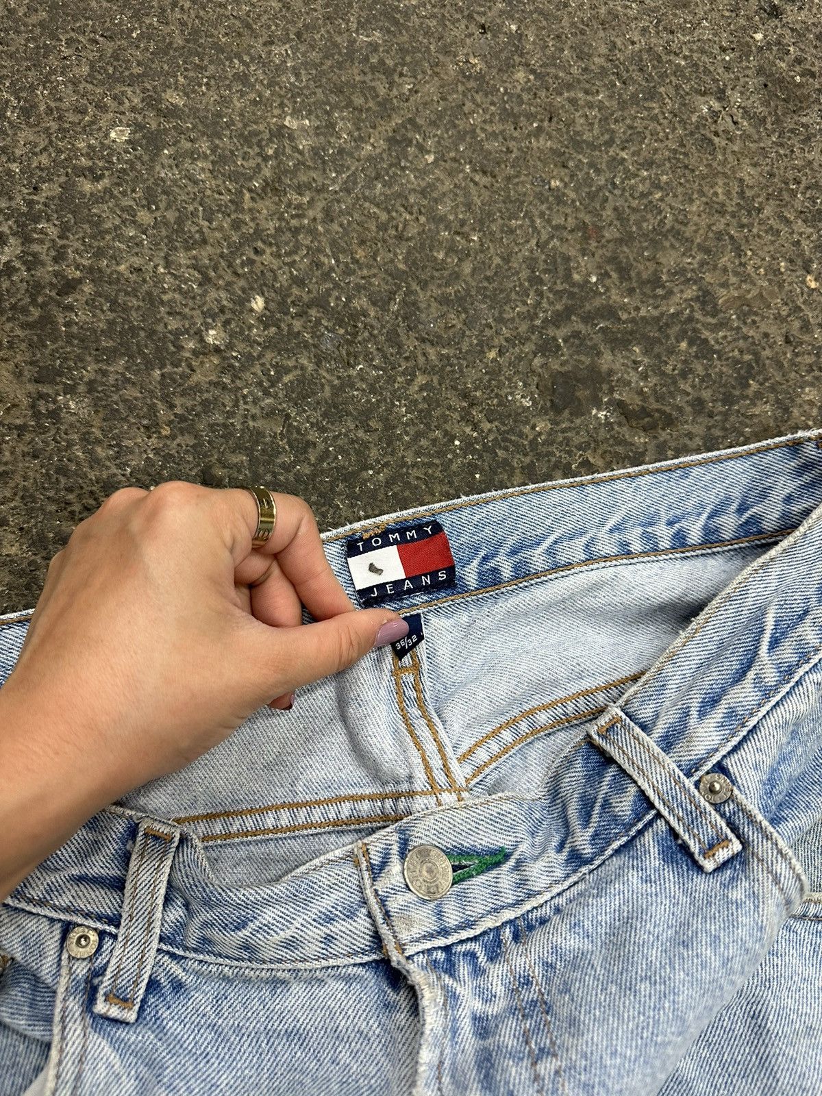 Tommy Hilfiger × Vintage Y2K baggy Tommy jeans Size US 34 / EU 50 - 11 Thumbnail