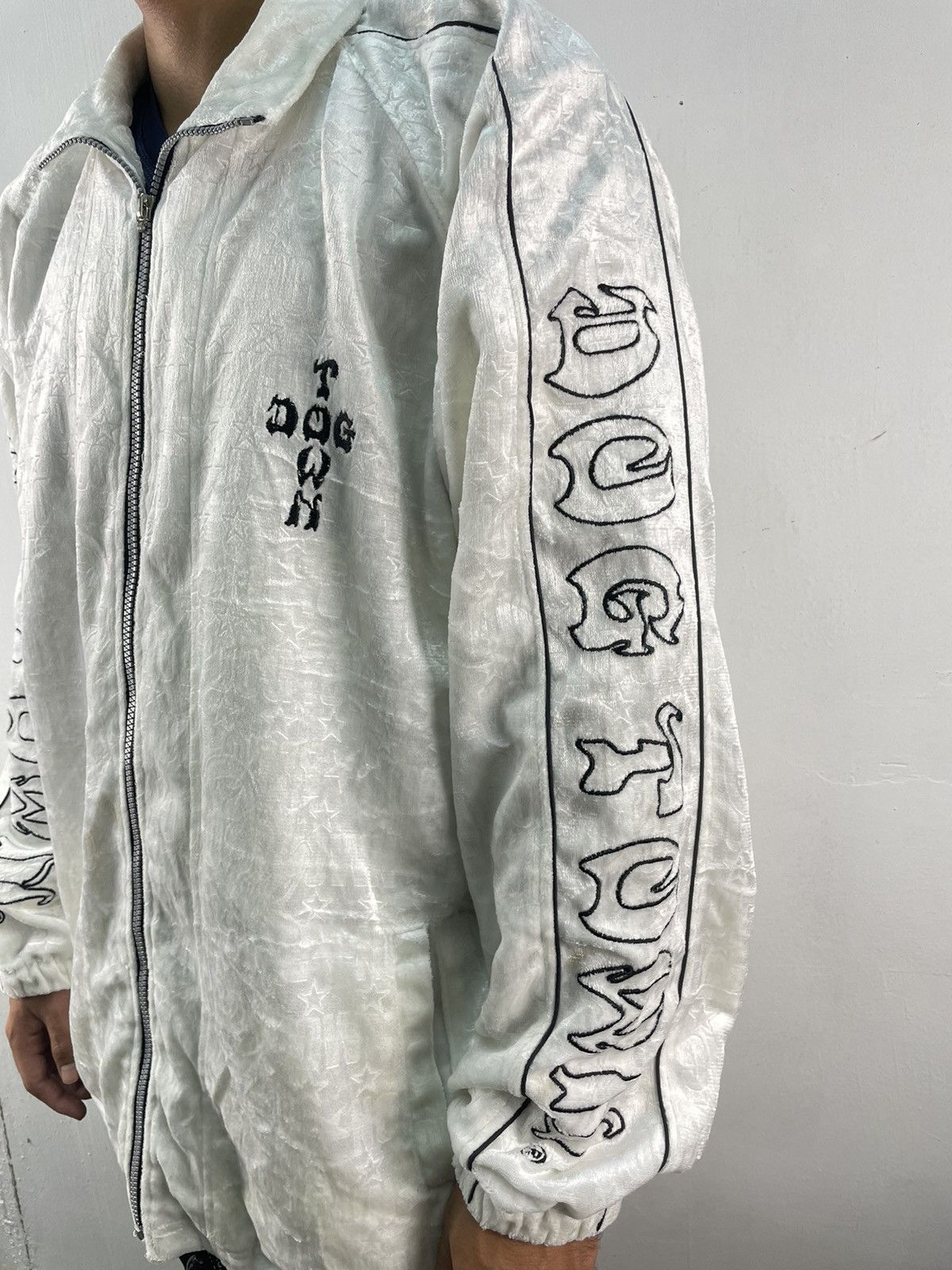 Dogtown × Vintage Vintage Dogtown Velvet Jacket AOP Spellout Baggy Size US XL / EU 56 / 4 - 11 Thumbnail