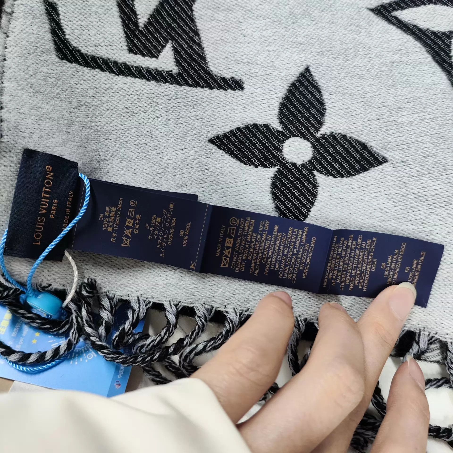 Louis Vuitton LV all over logo wool scarf black & gray Size ONE SIZE - 4 Thumbnail