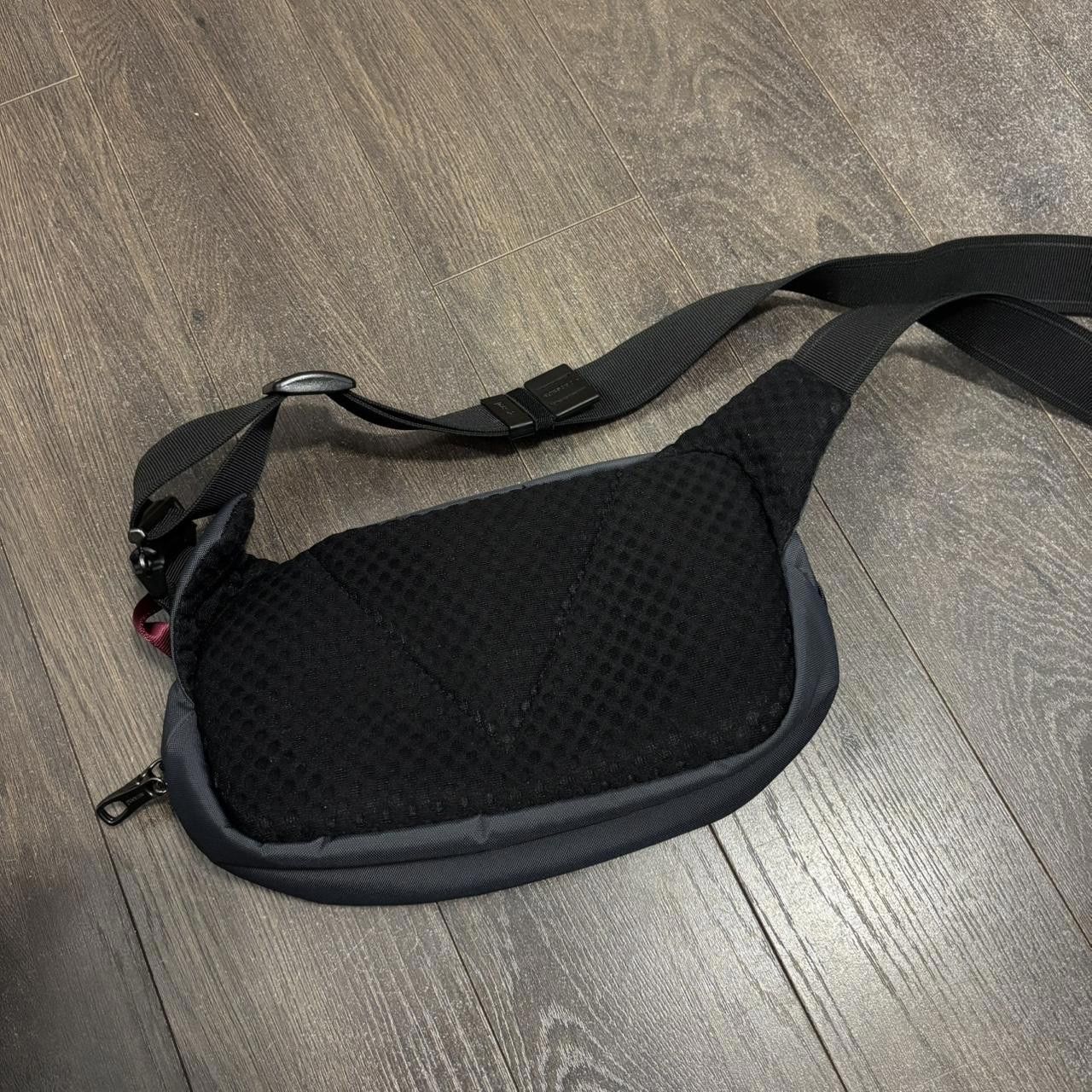 Designer pacsafe vibe 100 hip pack fanny pack with locking zippers Size ONE SIZE - 8 Thumbnail