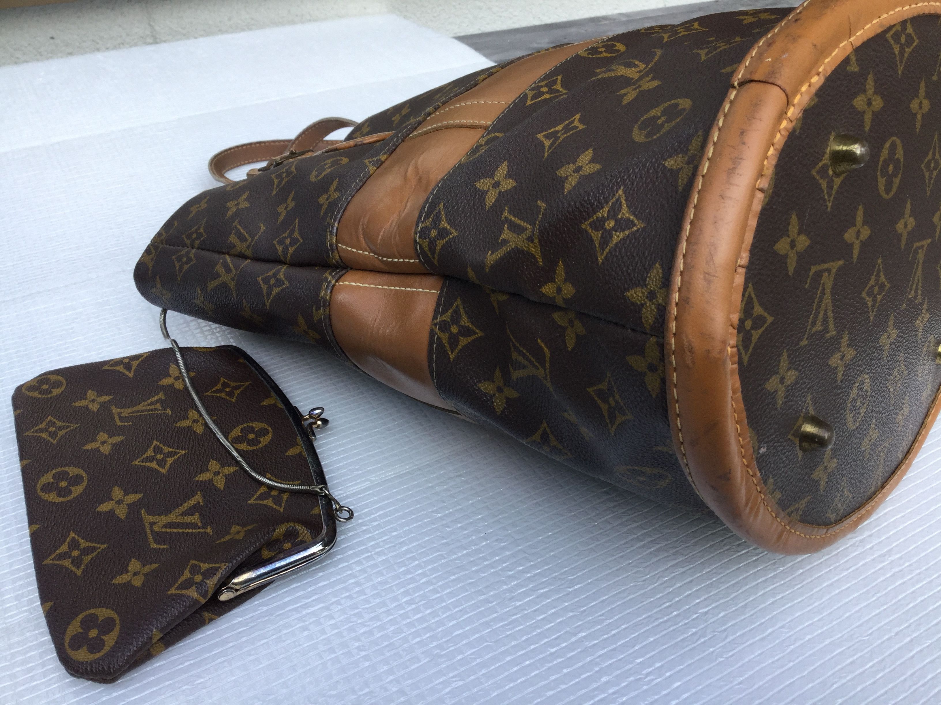 Louis Vuitton Louis Vuitton French Co. Monogram Bucket Bag Pouch Size ONE SIZE - 23 Thumbnail