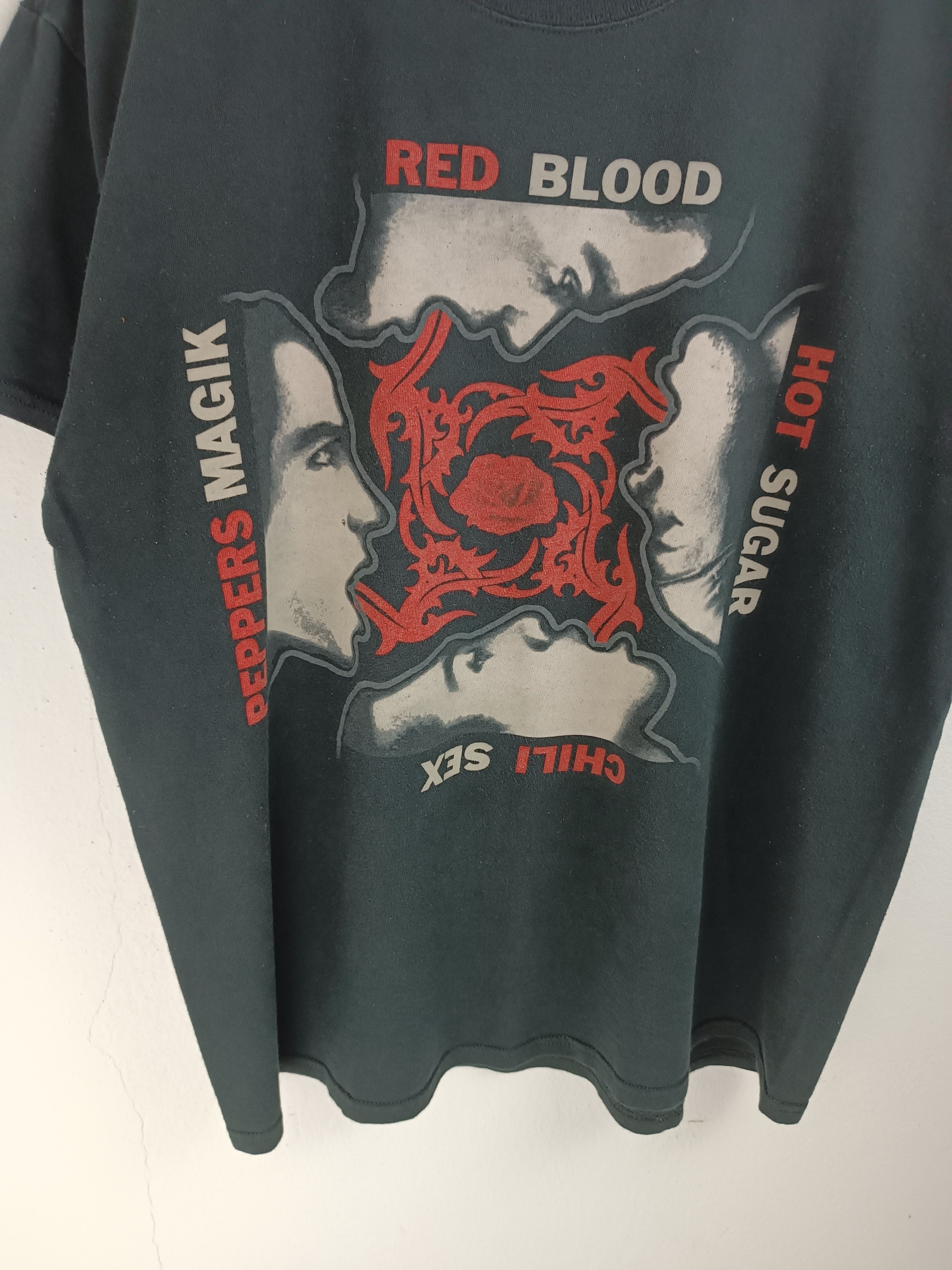 Band Tees VINTAGE RED HOT CHILLI PEPPERS TEE (nirvana pearl jam hole) Size US L / EU 52-54 / 3 - 6 Thumbnail