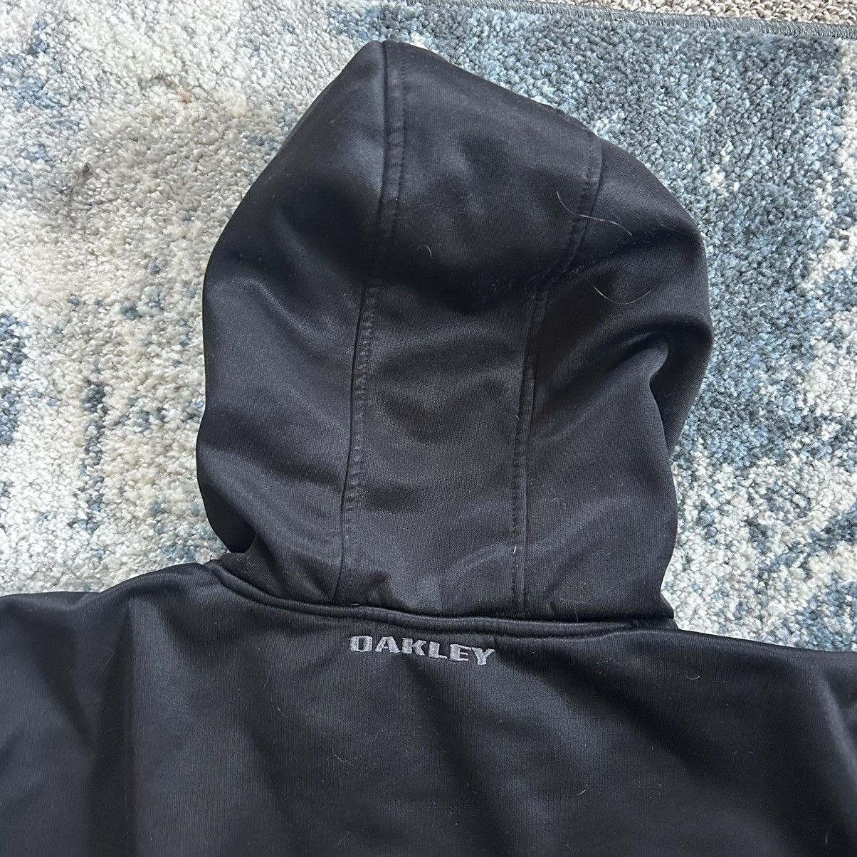 Oakley LATE 2000’s BASiC BLACK ON BLACK POLYESTER FLEECE HOODiE Size US M / EU 48-50 / 2 - 14 Thumbnail