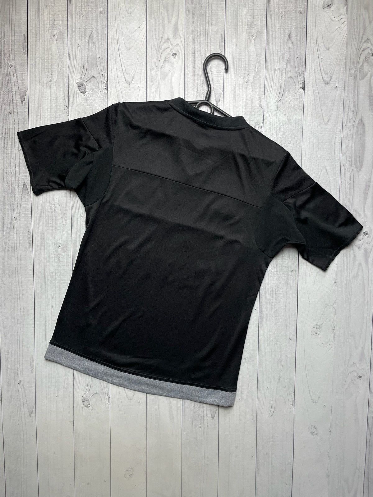 Adidas × Vintage Vintage adidas Real Madrid size Xs black rare away Size US XS / EU 42 / 0 - 5 Thumbnail