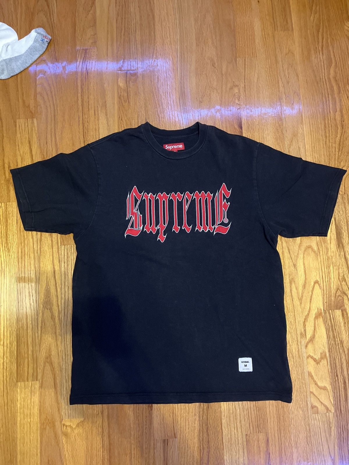 Supreme Supreme Old English Tee Size US M / EU 48-50 / 2 - 1 Thumbnail