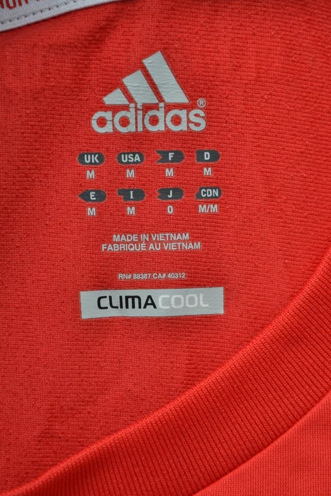 Adidas REAL MADRID 2011/2012 THIRD FOOTBALL SHIRT ADIDAS SIZE M Size US M / EU 48-50 / 2 - 5 Thumbnail